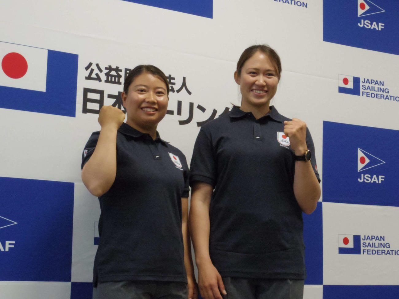 セーリング女子49erFX級でパリ五輪出場を決めた田中（左）と永松のペア