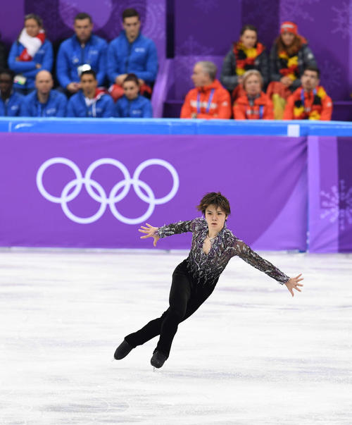 2018平昌五輪団体男子SPで演技する宇野