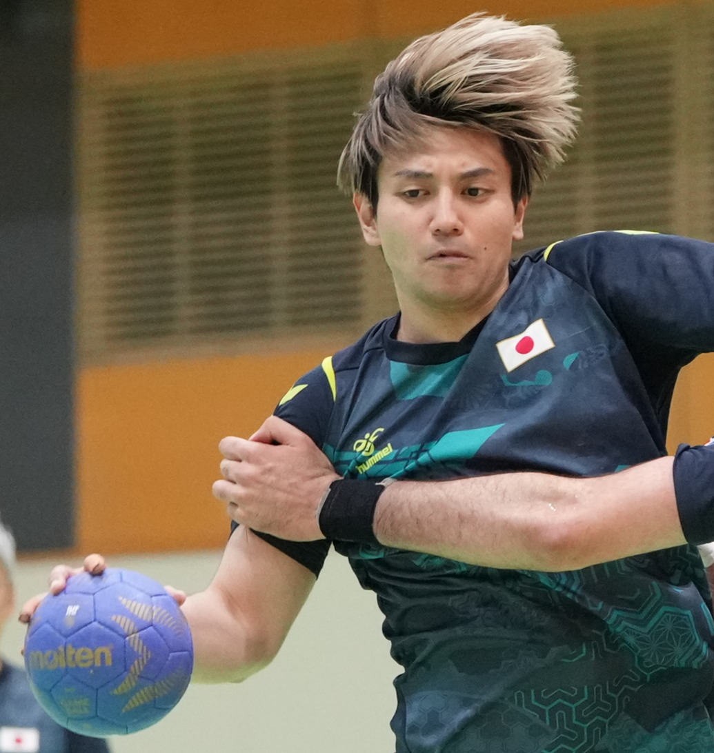 ハンドボール男子日本代表「彗星JAPAN」第1回強化合宿に臨む東江（撮影・小沢裕）