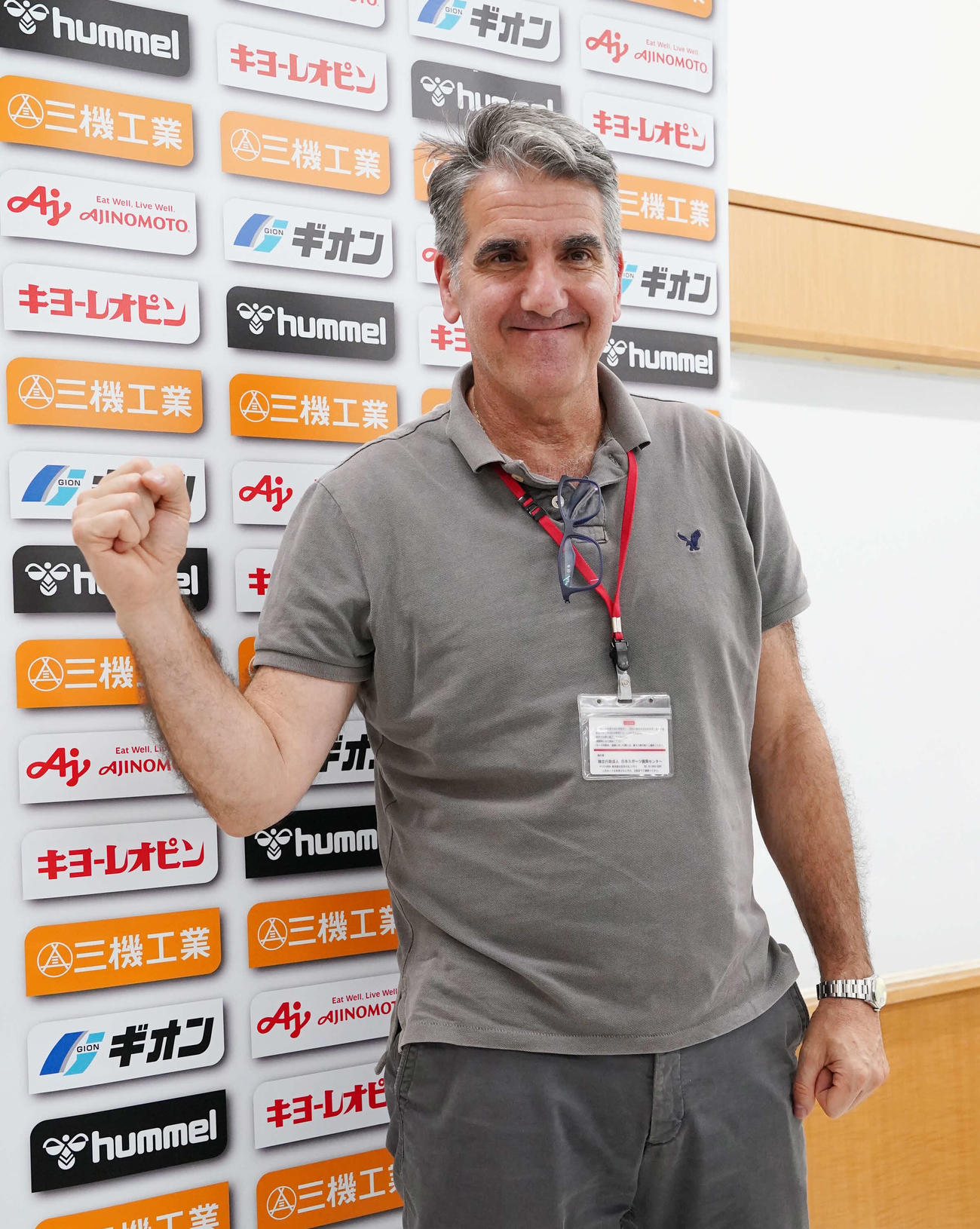 ハンドボール男子日本代表「彗星JAPAN」第1回強化合宿に合わせて来日した新監督のオルテガ氏（撮影・小沢裕）