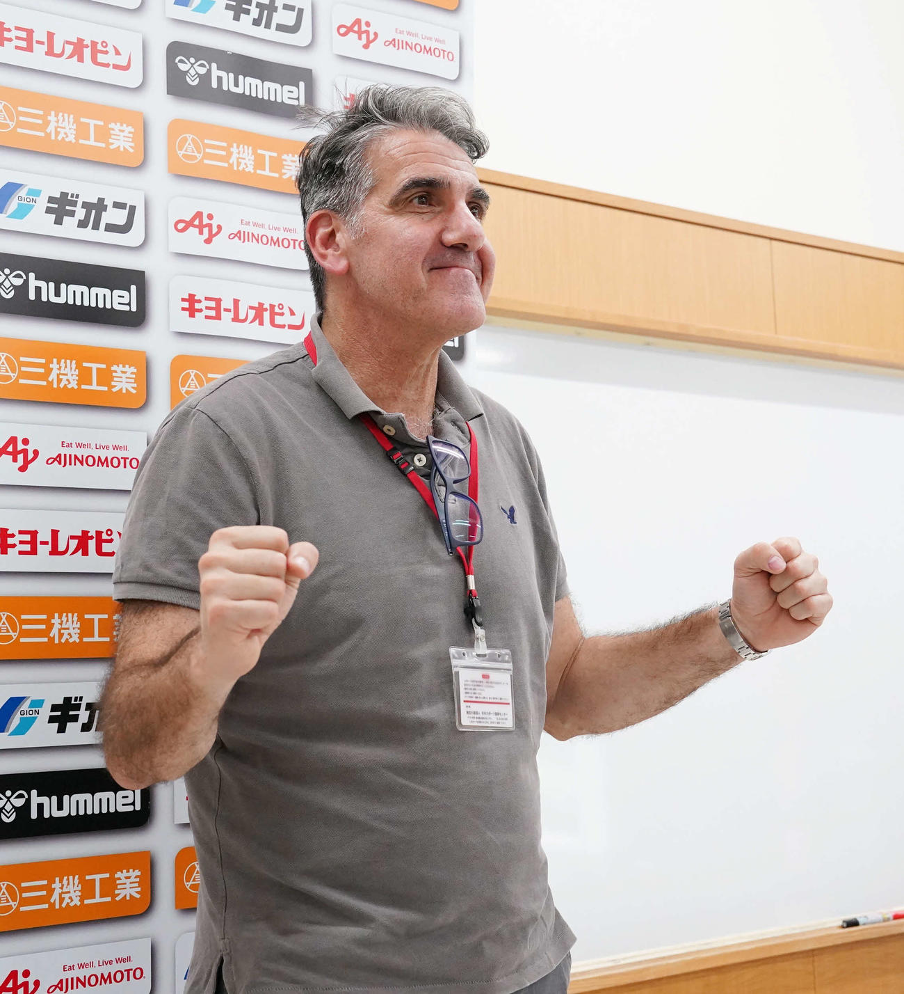ハンドボール男子日本代表「彗星JAPAN」第1回強化合宿に合わせて来日した新監督のオルテガ氏（撮影・小沢裕）