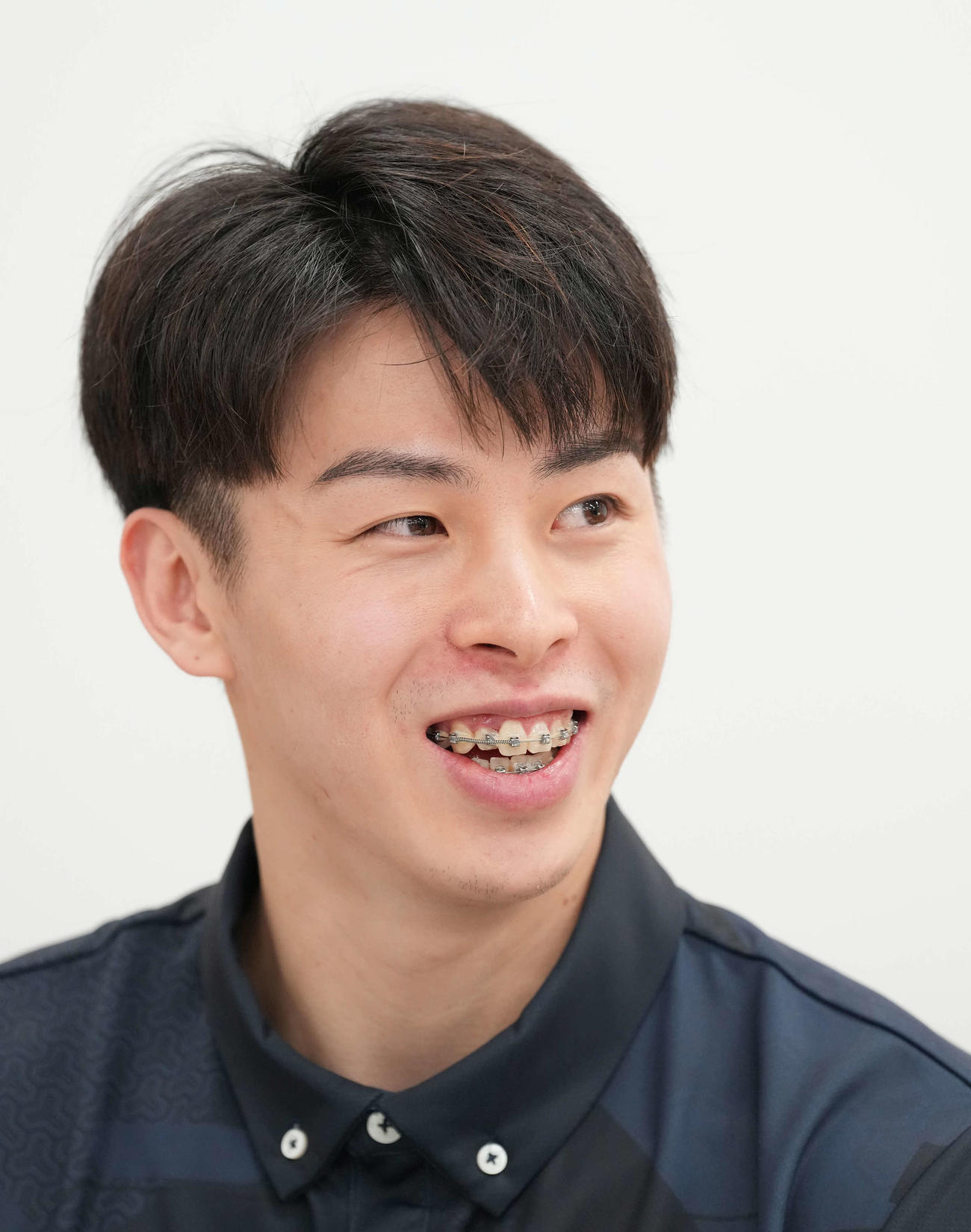 ハンドボール男子日本代表「彗星JAPAN」第1回強化合宿で囲み取材に臨む安平（撮影・小沢裕）