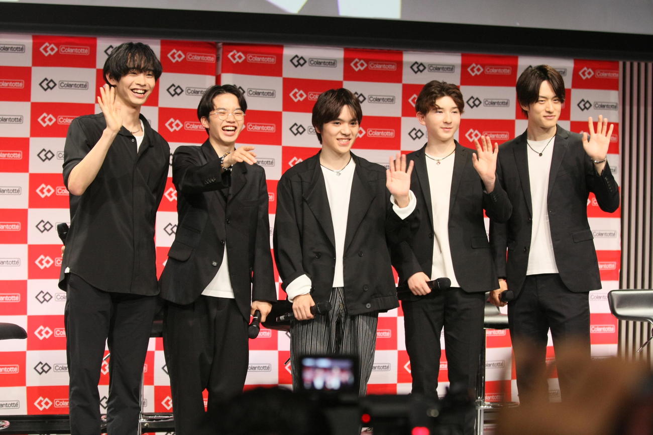 中京テレビ本社で開催された「コラントッテ」のイベントに出席した、左から島田、友野、宇野、中田、山本（撮影・藤塚大輔）