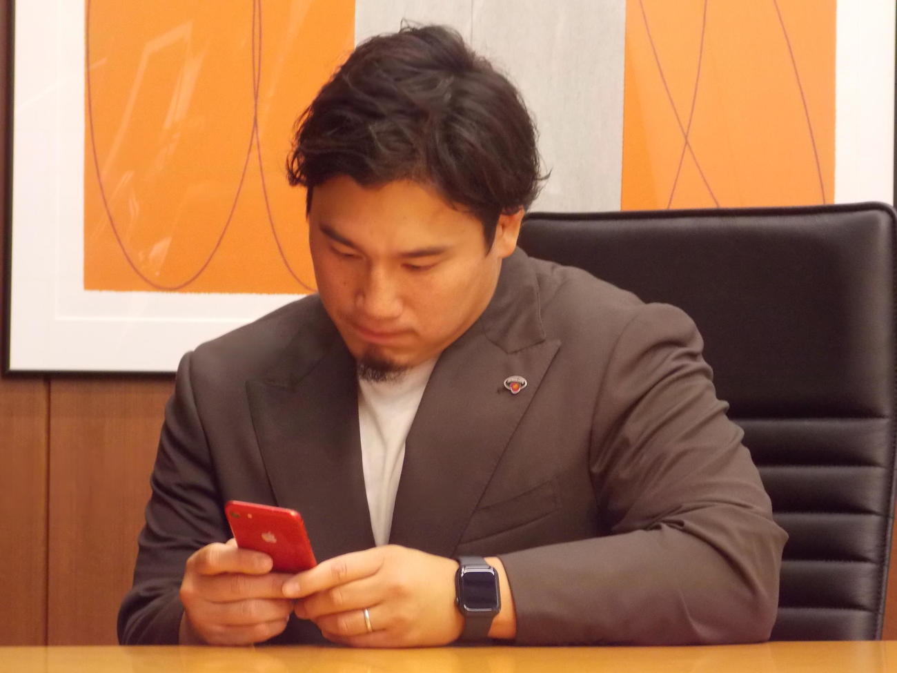 「GAME×GAME」を体験する東京SGフッカー堀越康介主将（撮影・松本航）