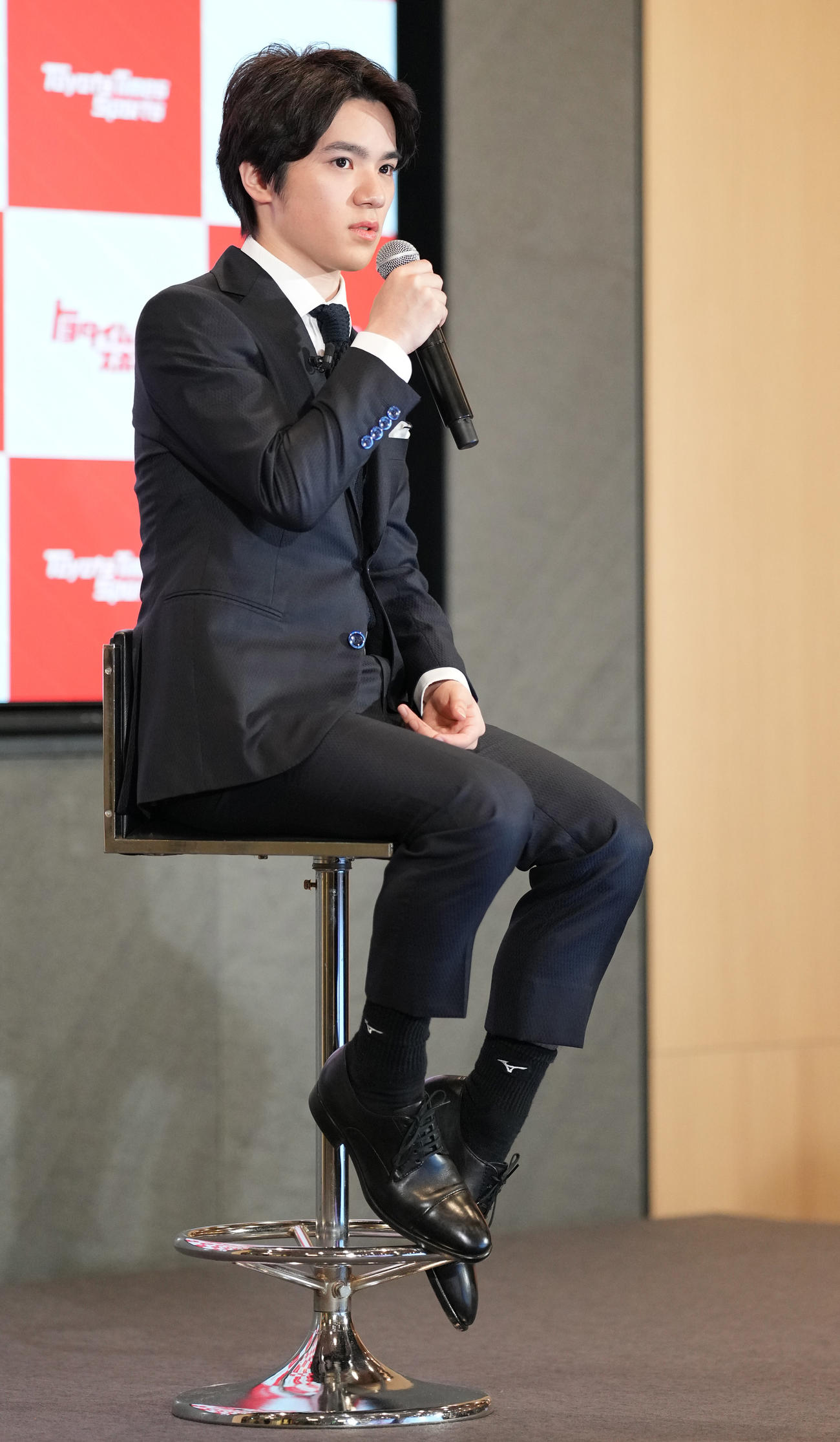 引退会見に臨んだ宇野（撮影・鈴木みどり）