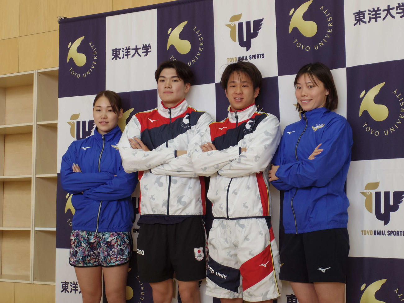 パリ五輪競泳日本代表内定の、左から白井、松下、竹原、青木