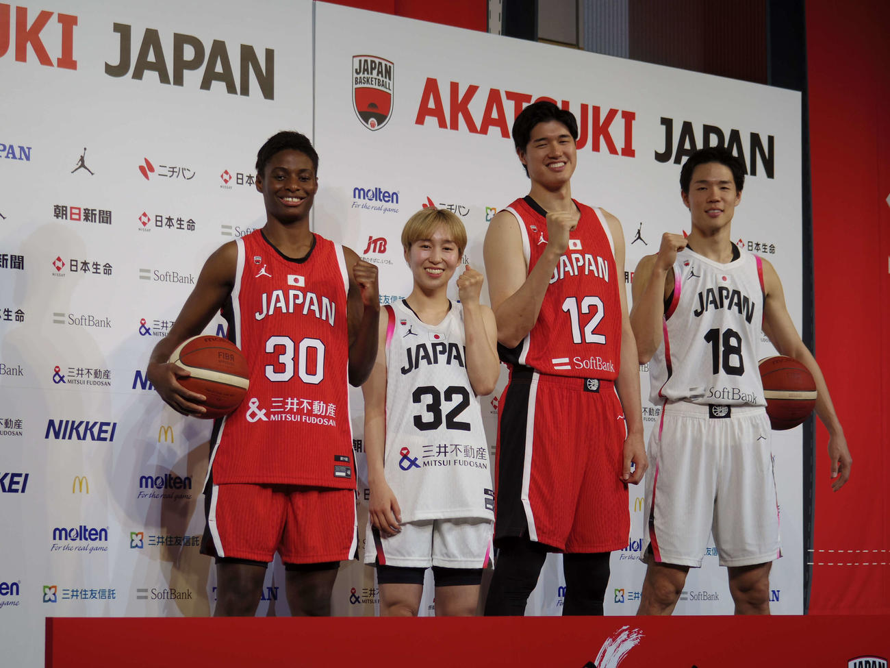 写真左から馬瓜エブリン、宮崎早織、渡辺雄太、馬場雄大
