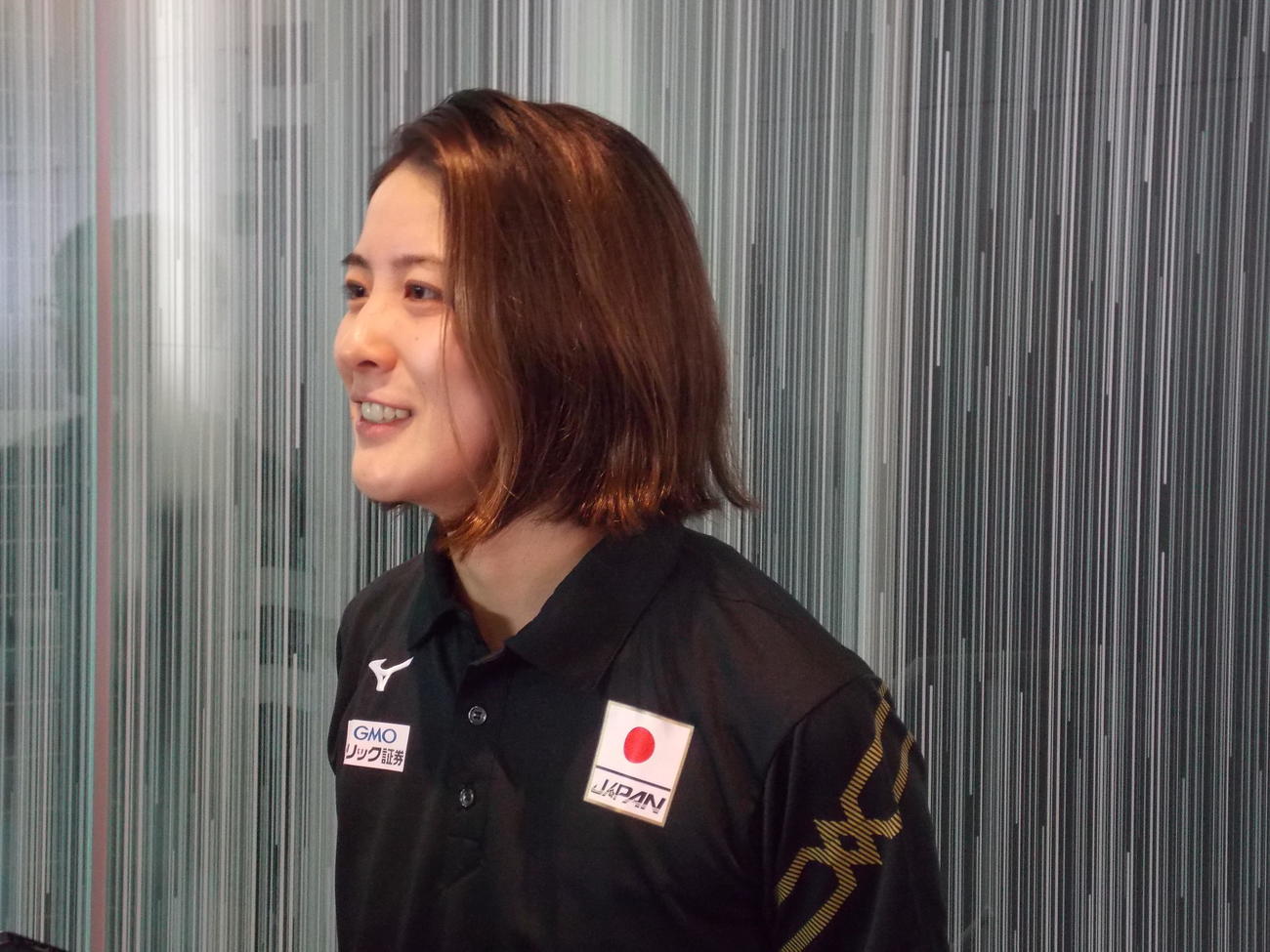 欧州グランプリへの出発前に羽田空港で思いを語る大橋悠依（撮影・松本航）