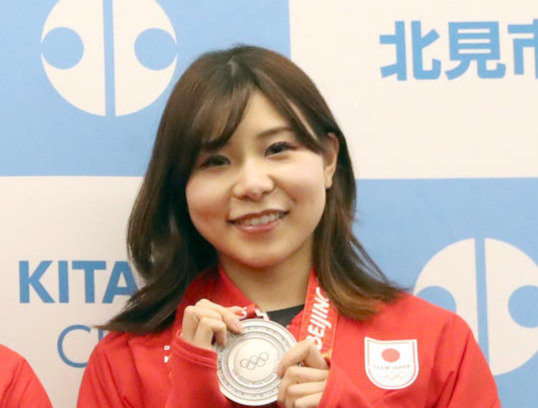吉田夕梨花（2022年撮影）