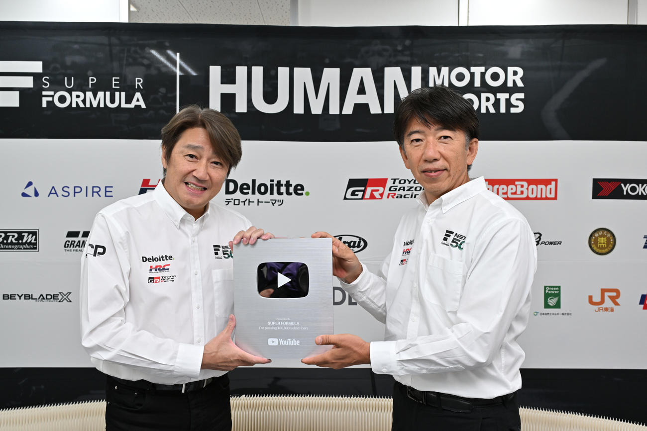 サタデーミーティングを行ったJRPの近藤真彦取締役会長（左）上野禎久代表取締役社長