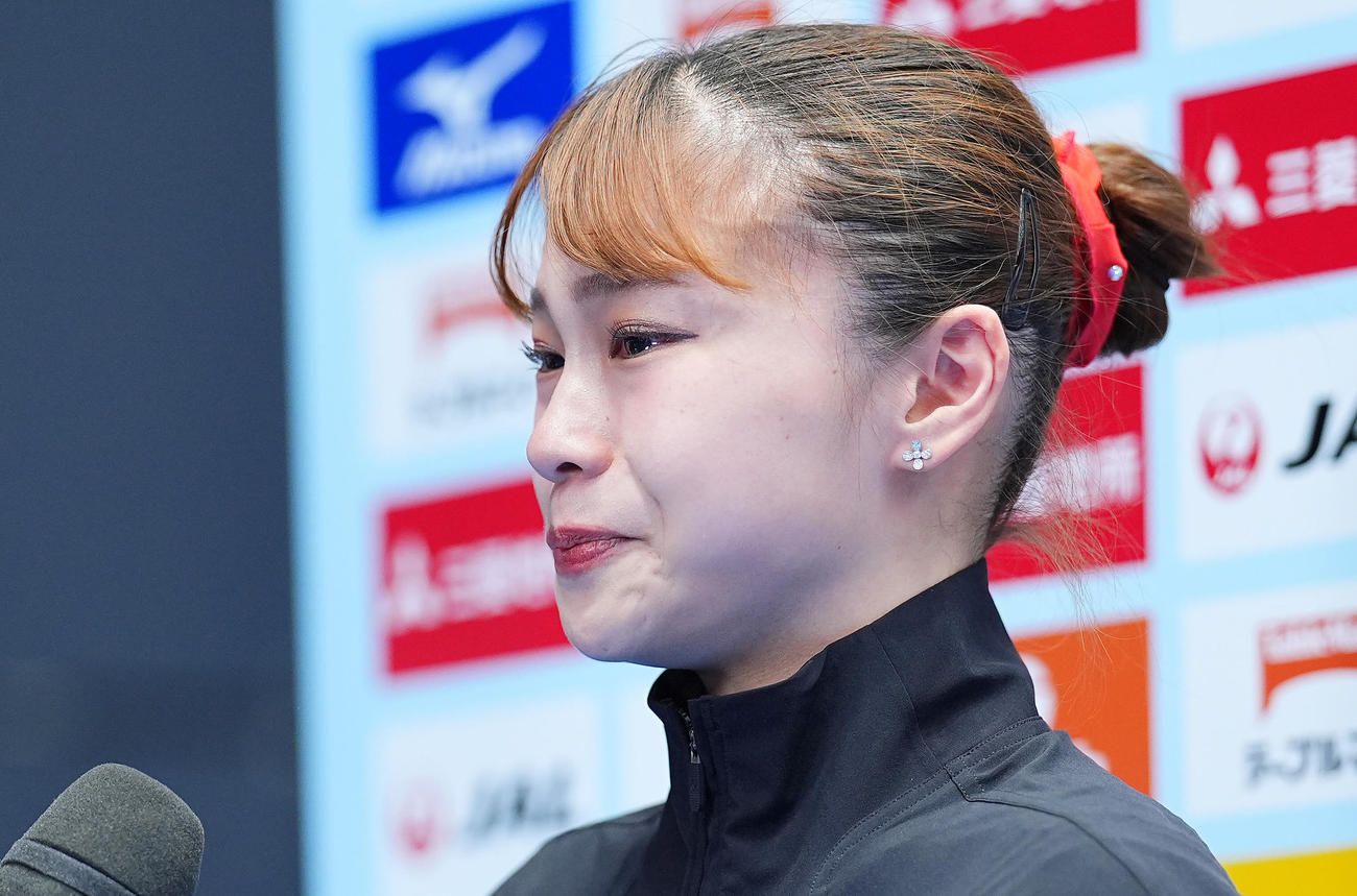 パリ五輪の日本代表に選ばれなかった杉原は涙を見せる（撮影・垰建太）