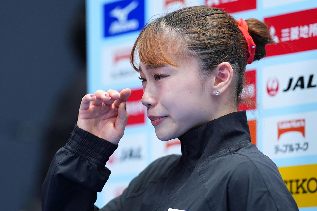 パリ五輪の日本代表に選ばれなかった杉原は涙を見せる（撮影・垰建太）