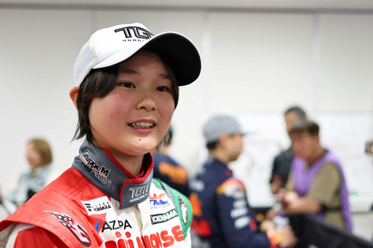 スーパーフォーミュラ第2戦が大分県オートポリスで行われ、予選を終えてインタビューに答えるJuju