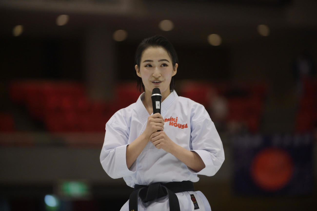 演武披露終了後、あいさつをする清水（撮影・滝沢美穂子）