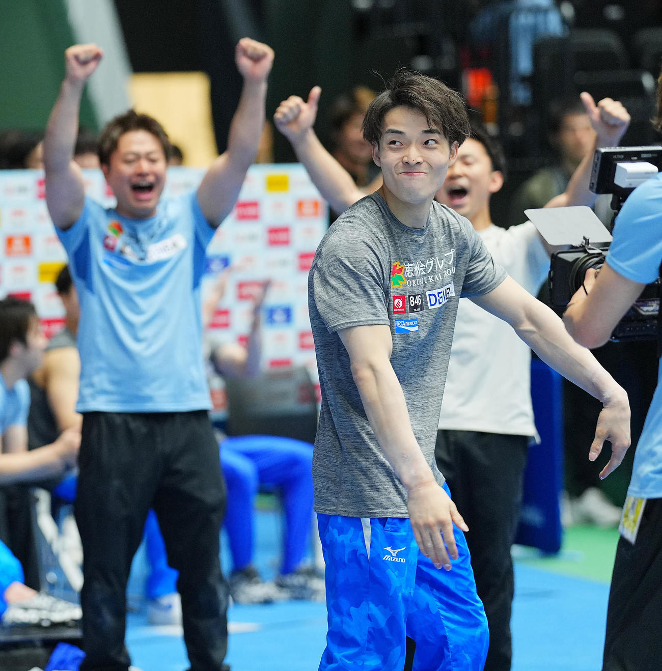 男子個人総合2日目、パリ五輪日本代表に選ばれ喜ぶ杉野（撮影・垰建太）