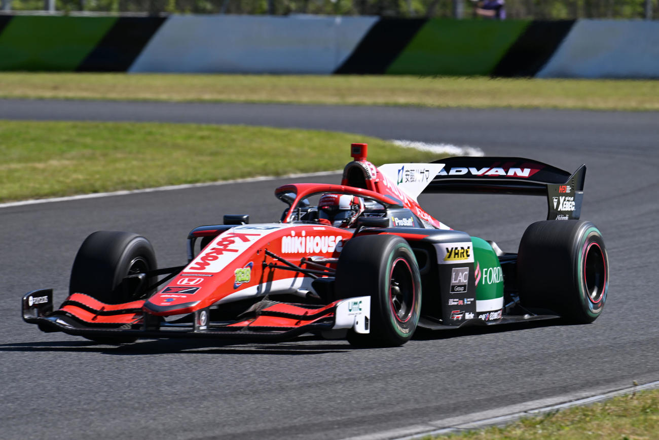 スーパーフォーミュラ第二戦　第1ヘアピンを通過し100Rに向かう53号車Juju（撮影・林敢治）