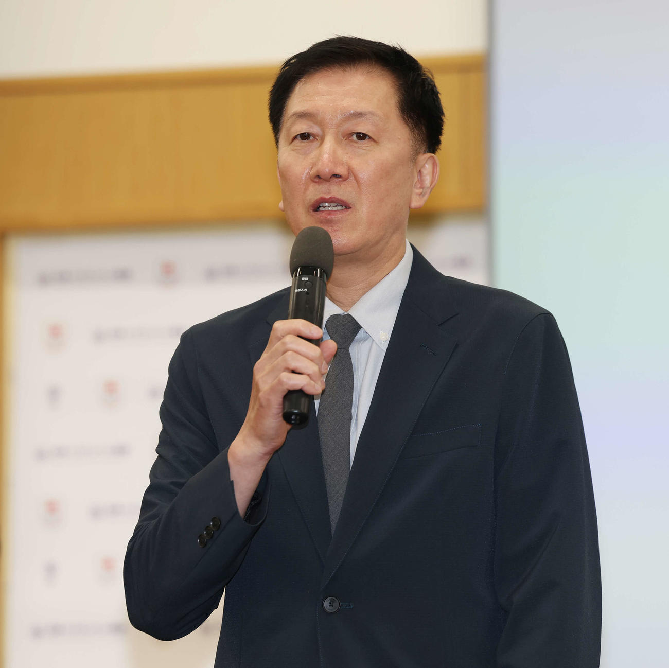 バドミントン日本代表内定会見で意気込みを語る朴ヘッドコーチ（撮影・宮地輝）