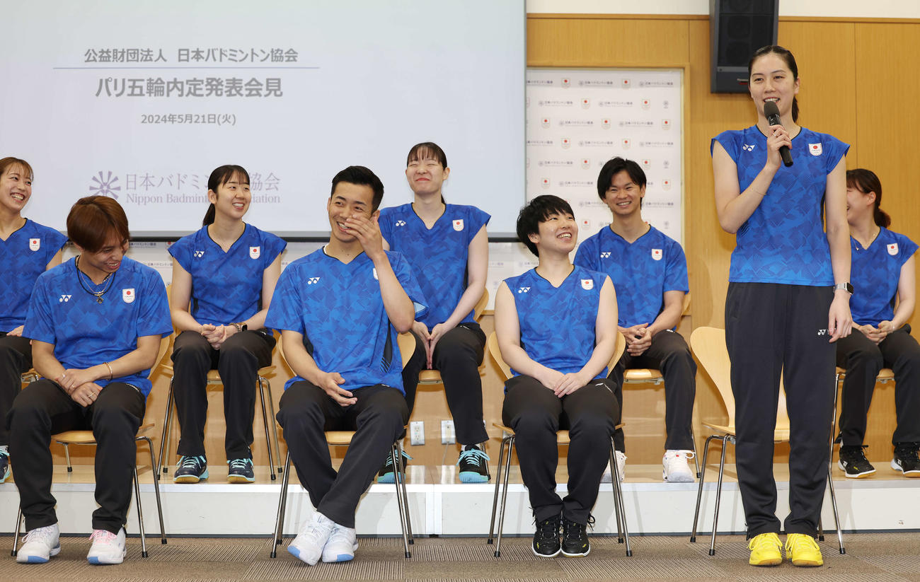 バドミントン日本代表内定会見で笑顔を見せる選手たち（撮影・宮地輝）