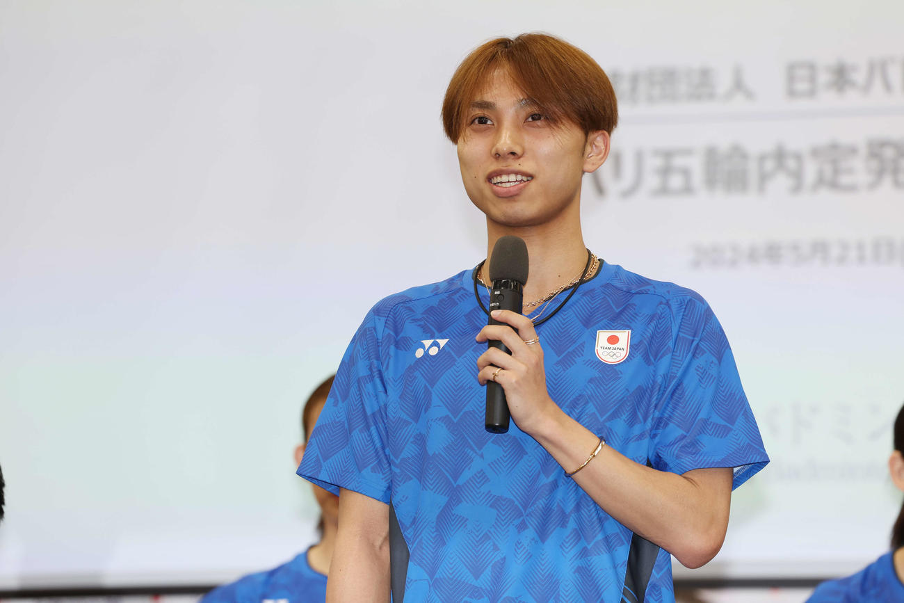 バドミントン日本代表内定会見で意気込みを語る奈良岡（撮影・宮地輝）
