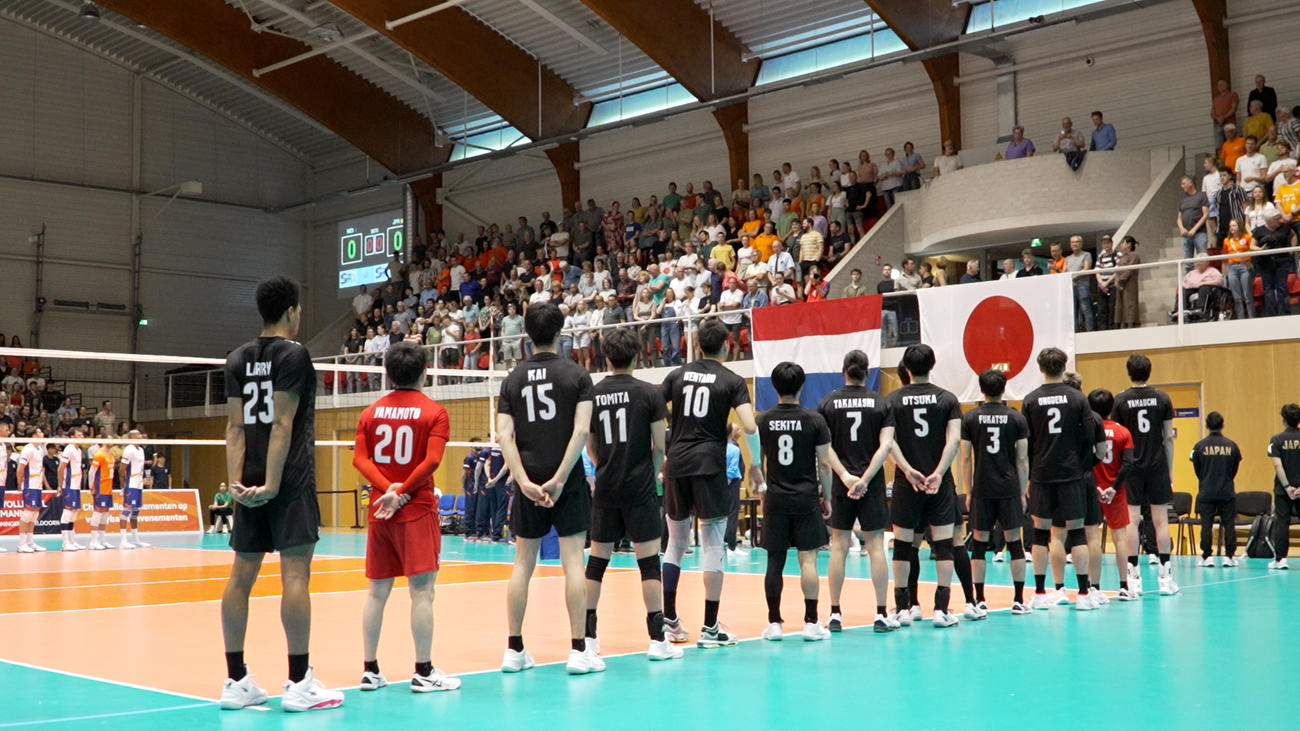 オランダとの試合に臨んだ男子日本代表（C）JVA