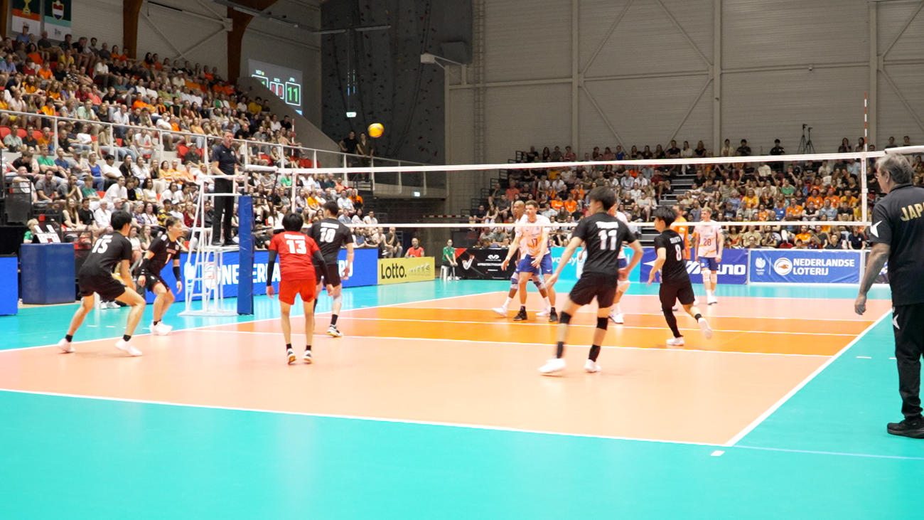 オランダとの試合に臨んだ男子日本代表（C）JVA