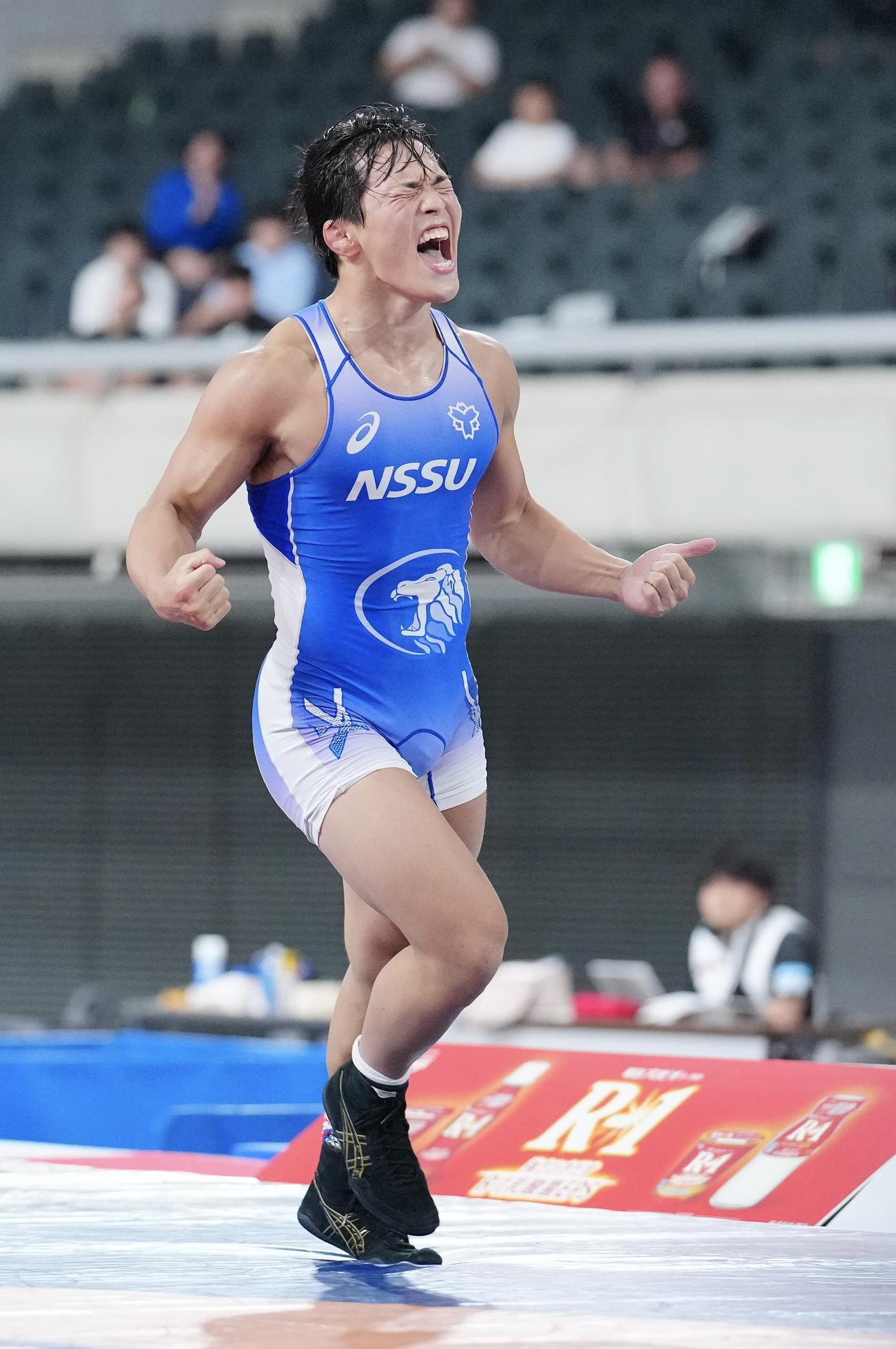 男子フリースタイル74キロ級決勝、志賀晃次郎対山下凌弥　優勝を決め雄たけびをあげる山下（撮影・垰建太）