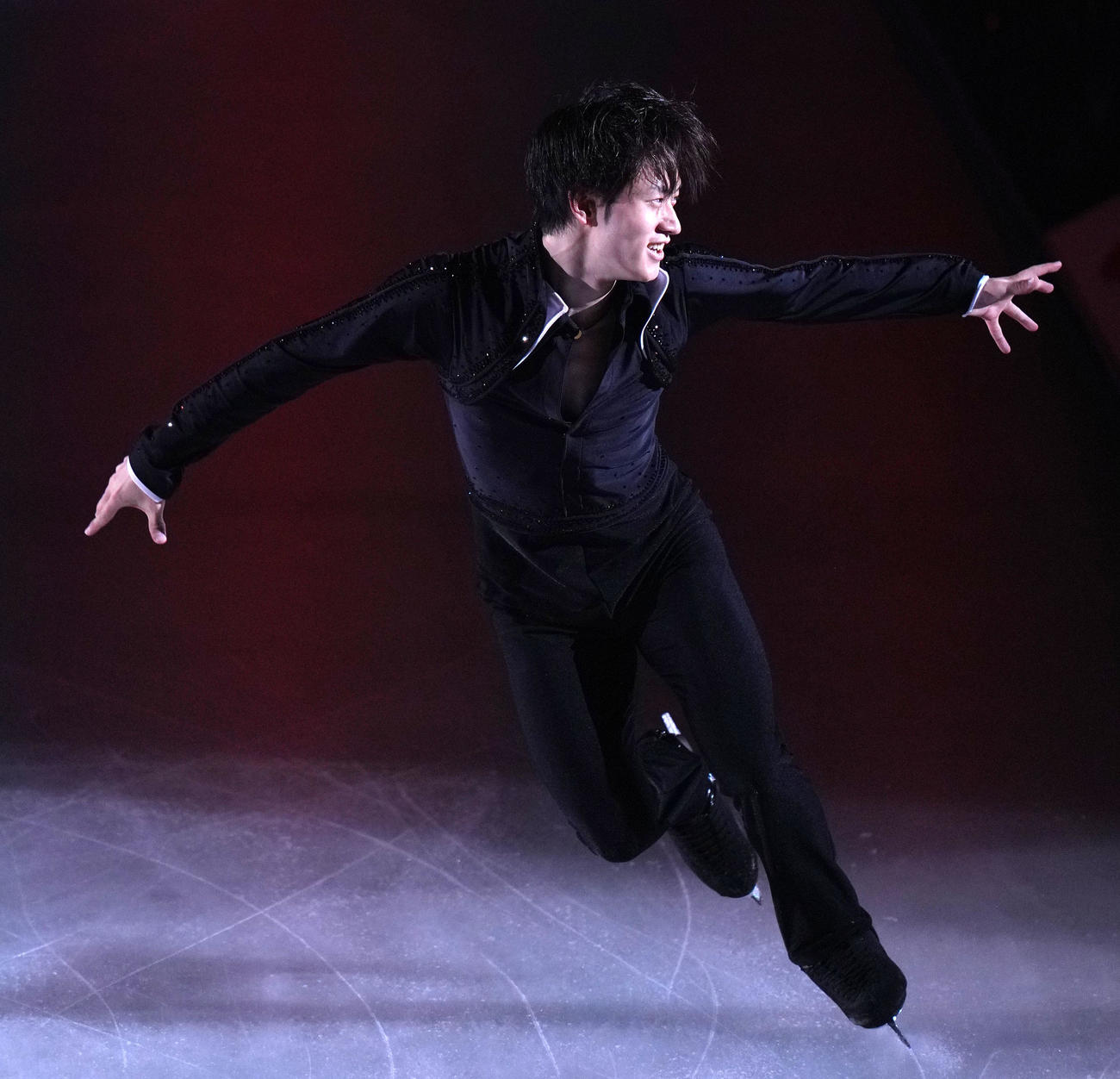 ファンタジーオンアイス2024で演技する山本草太（撮影・横山健太）