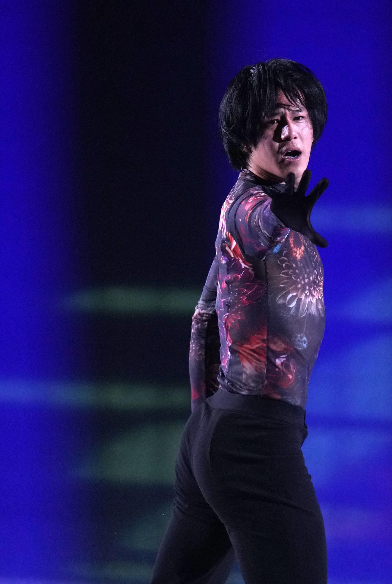 ファンタジーオンアイス2024で演技するアダム・シャオ・イム・ファ（撮影・横山健太）