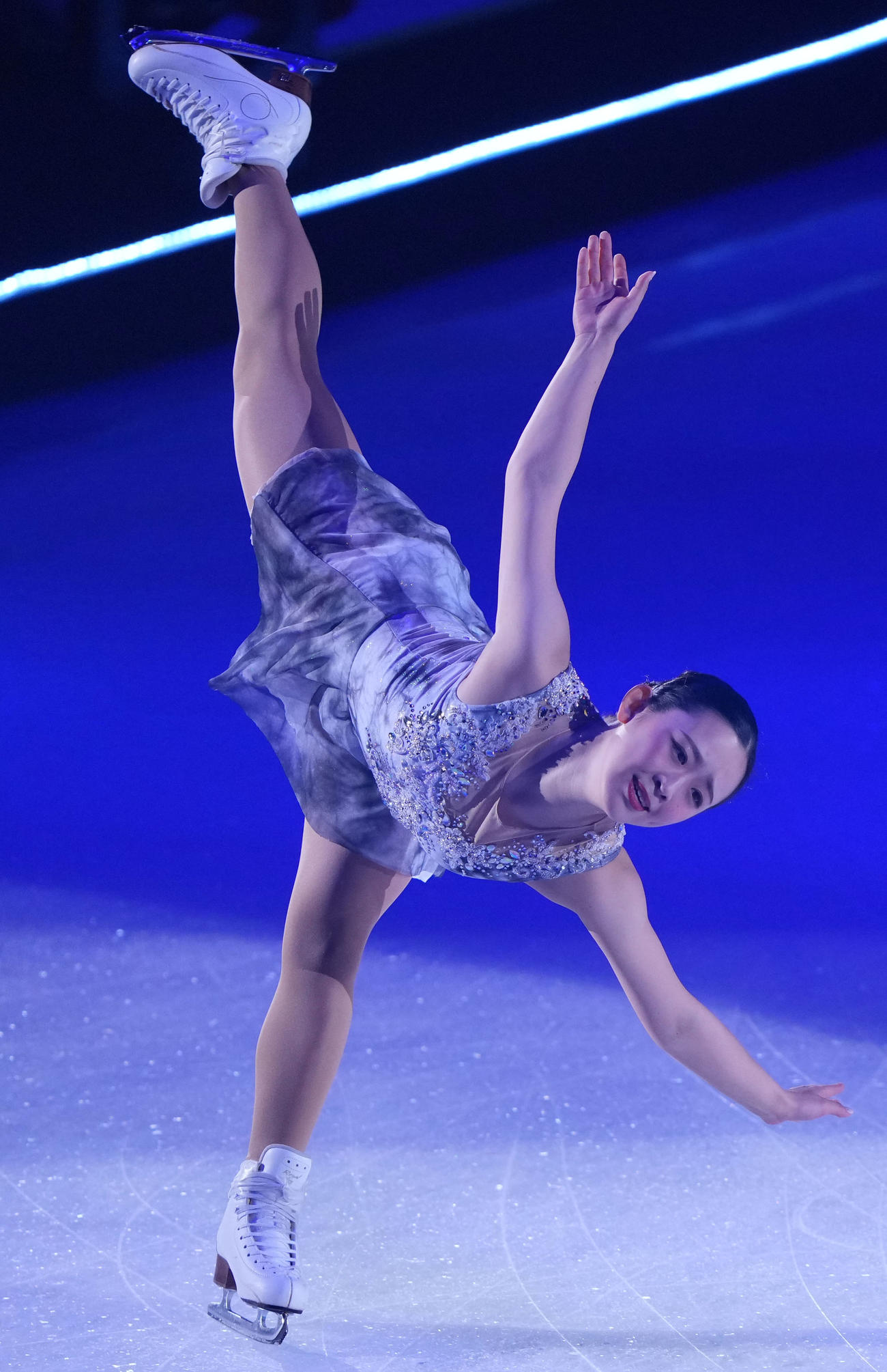 ファンタジーオンアイス2024で演技する青木祐奈（撮影・横山健太）