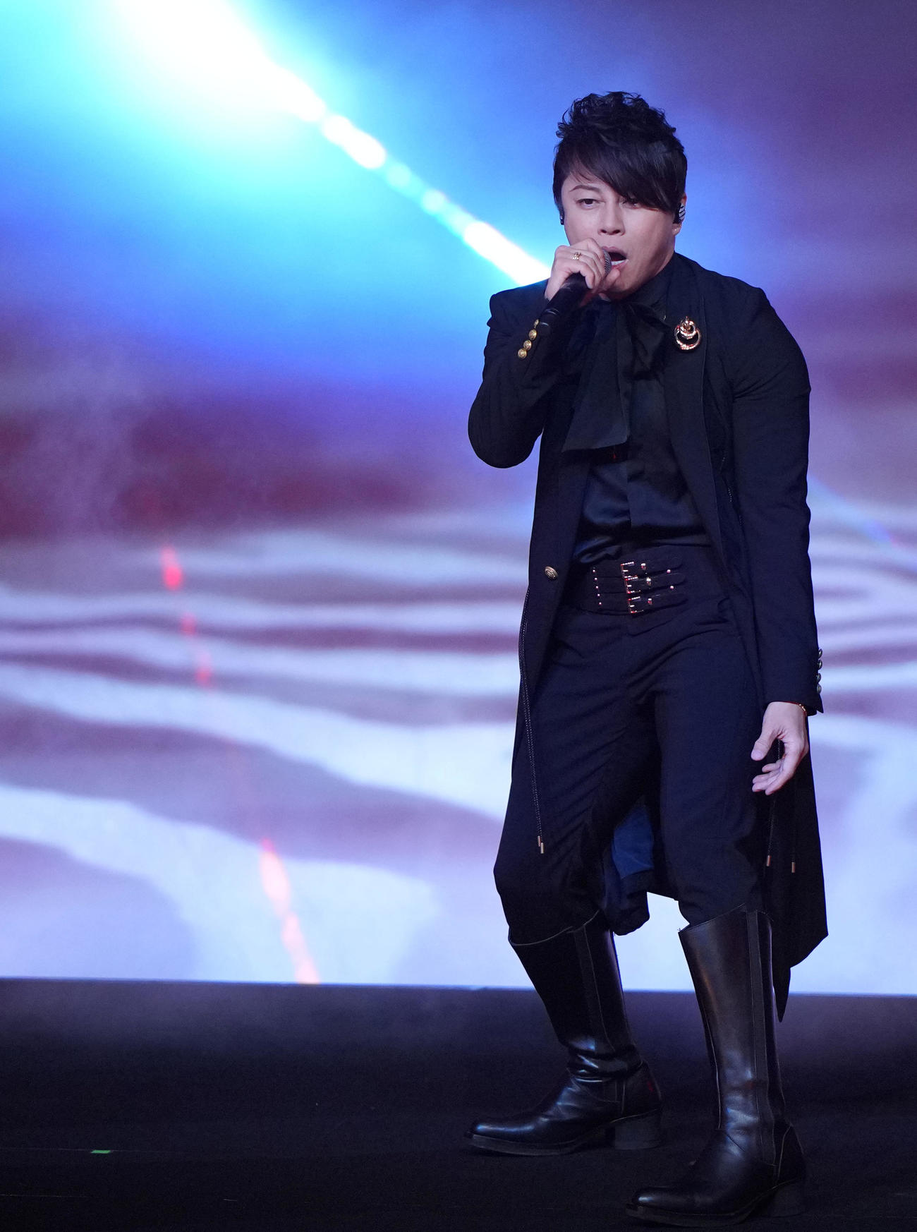 ファンタジーオンアイス2024で演技する西川貴教（撮影・横山健太）