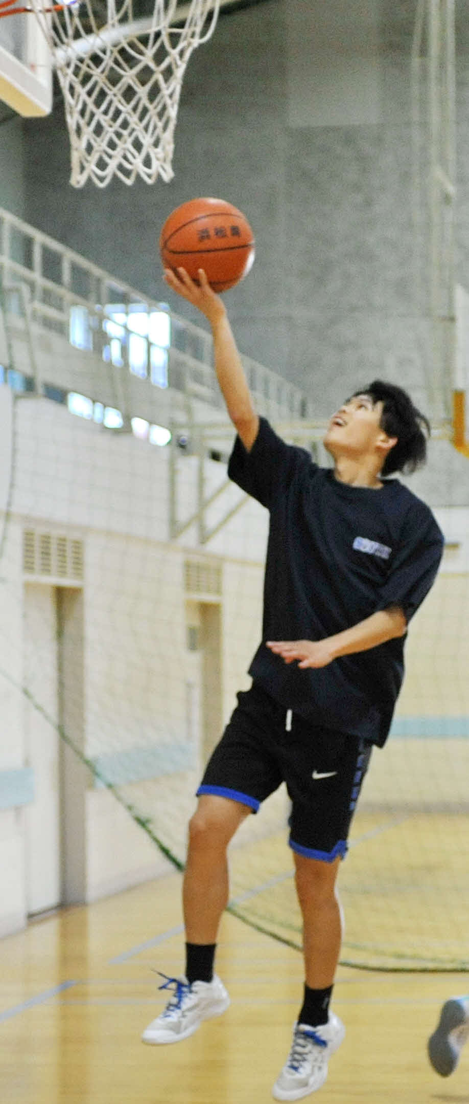 シュート練習に励む浜松南PF山中　