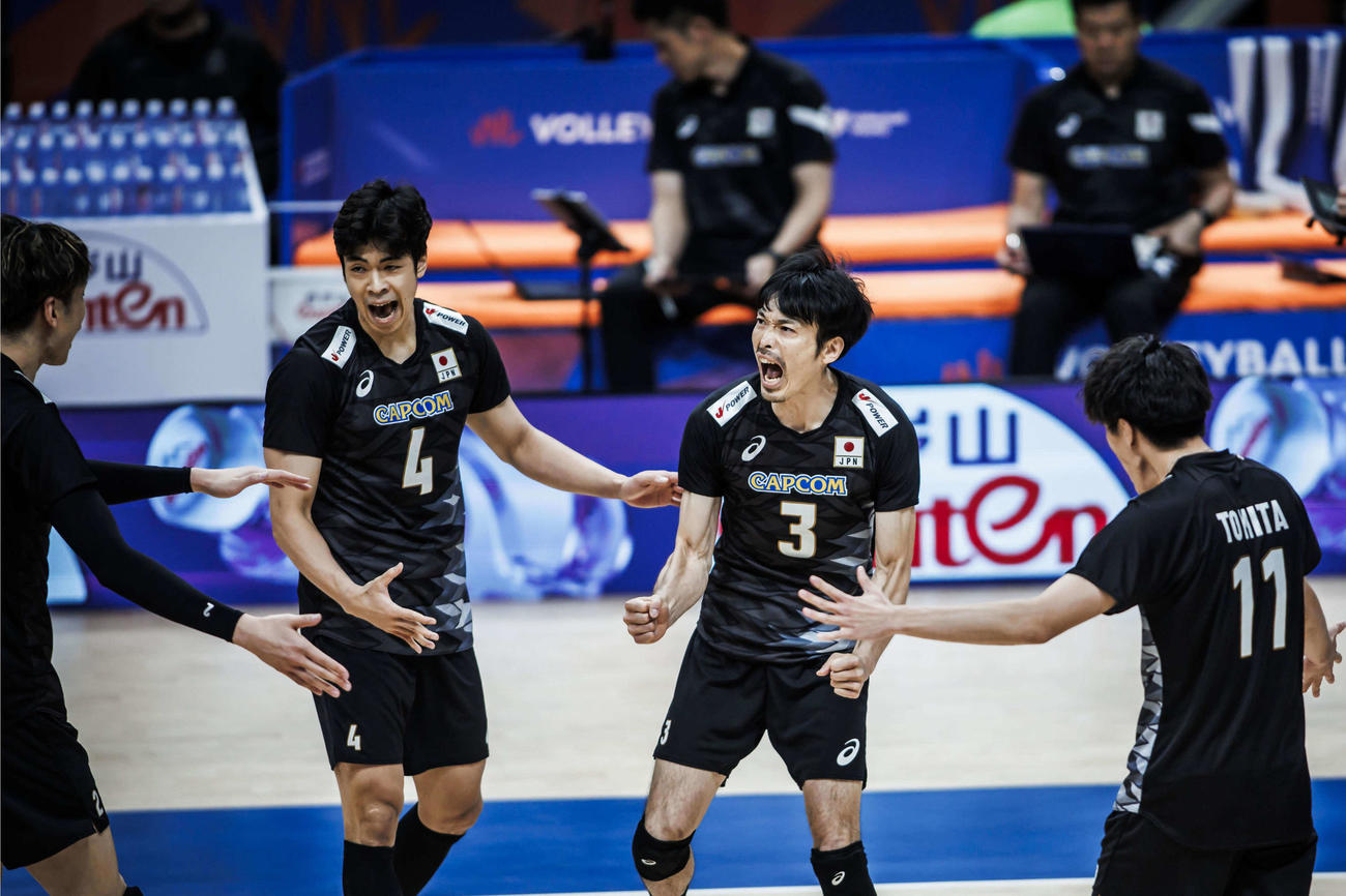 得点を喜ぶ日本代表（C）FIVB
