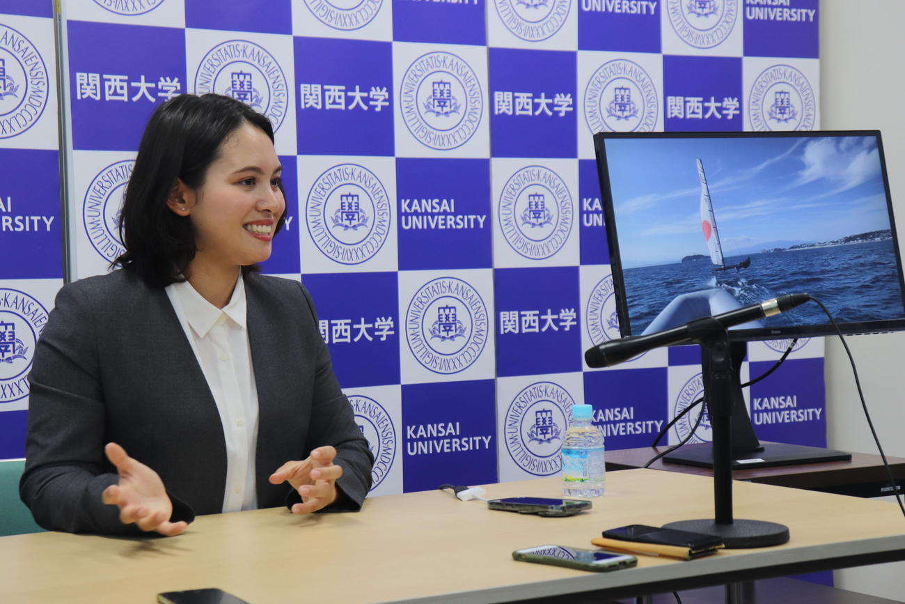 取材に応じる西田カピーリア桜良（撮影・竹本穂乃加）