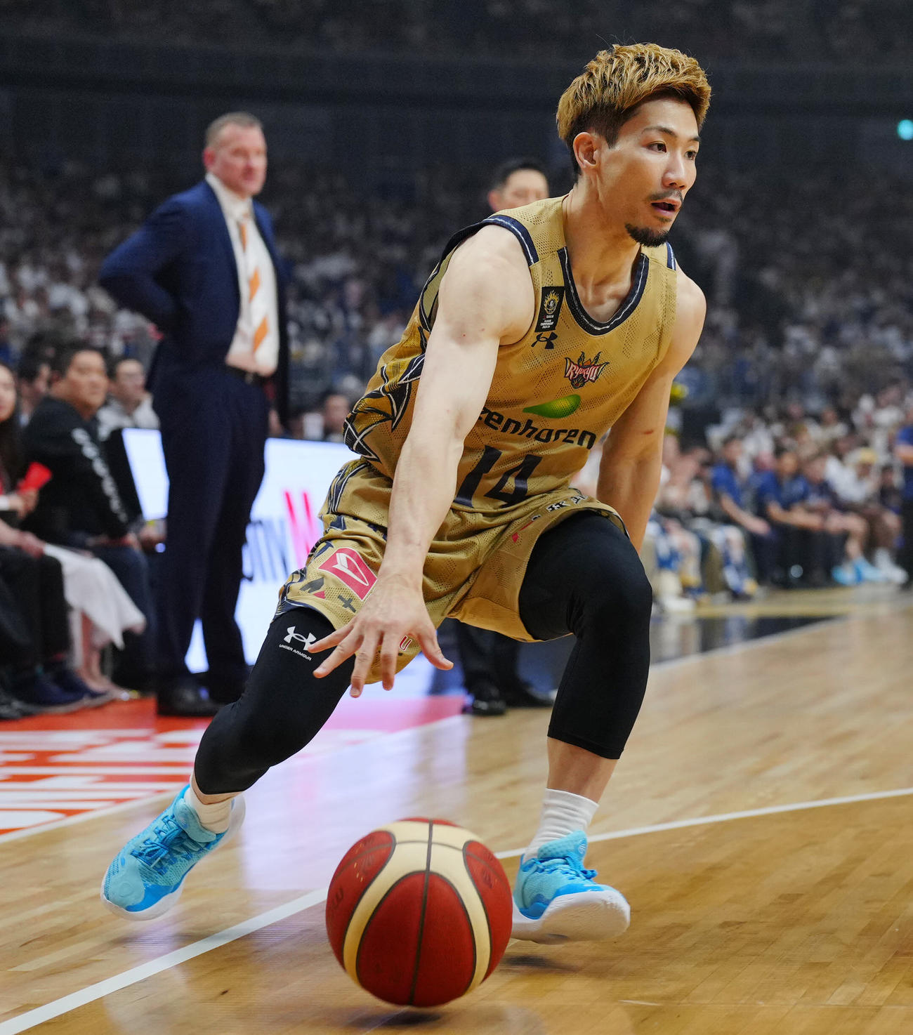 琉球対広島　第3Q、ドリブルで切り込む琉球岸本（撮影・垰建太）