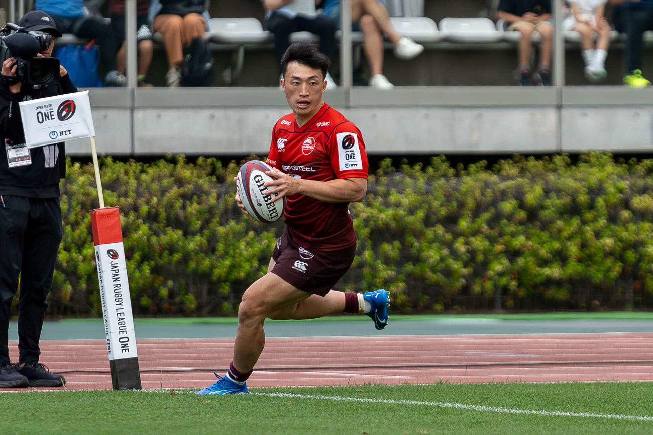 WG昭島対釜石SW　先制トライを決めたWTB阿部（日本製鉄釜石シーウェイブス提供）