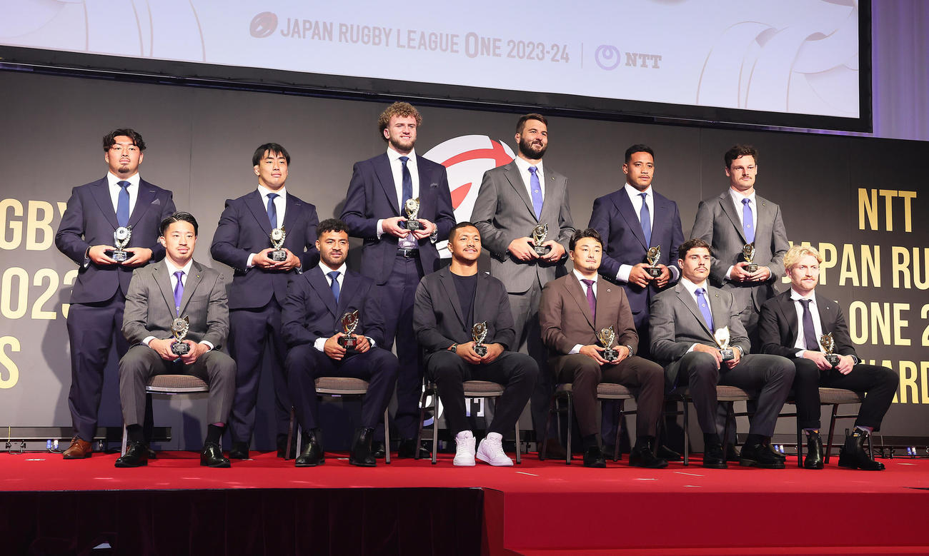 ベストフィフティーンの、前列左から埼玉小山、BL東京モウンガ、静岡ツイタマ、東京SG尾崎晟、埼玉ライリー、BR東京ルーカス、後列左からBL東京木村、BL東京原田、BL東京ディアンズ、埼玉デヤハー、BL東京フリゼル、埼玉コーネルセン（撮影・足立雅史）