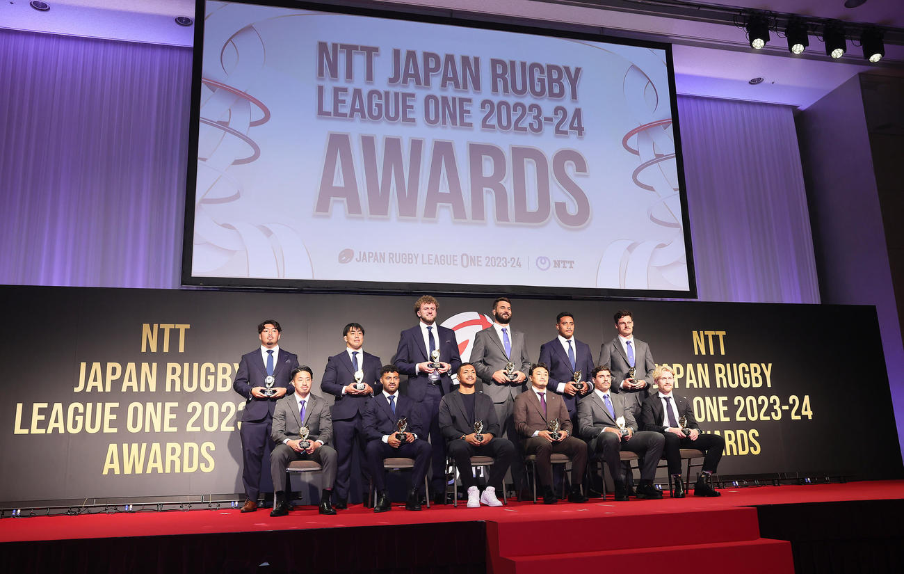 ベストフィフティーンの、前列左から埼玉小山、BL東京モウンガ、静岡ツイタマ、東京SG尾崎晟、埼玉ライリー、BR東京ルーカス、後列左からBL東京木村、BL東京原田、BL東京ディアンズ、埼玉デヤハー、BL東京フリゼル、埼玉コーネルセン（撮影・足立雅史）