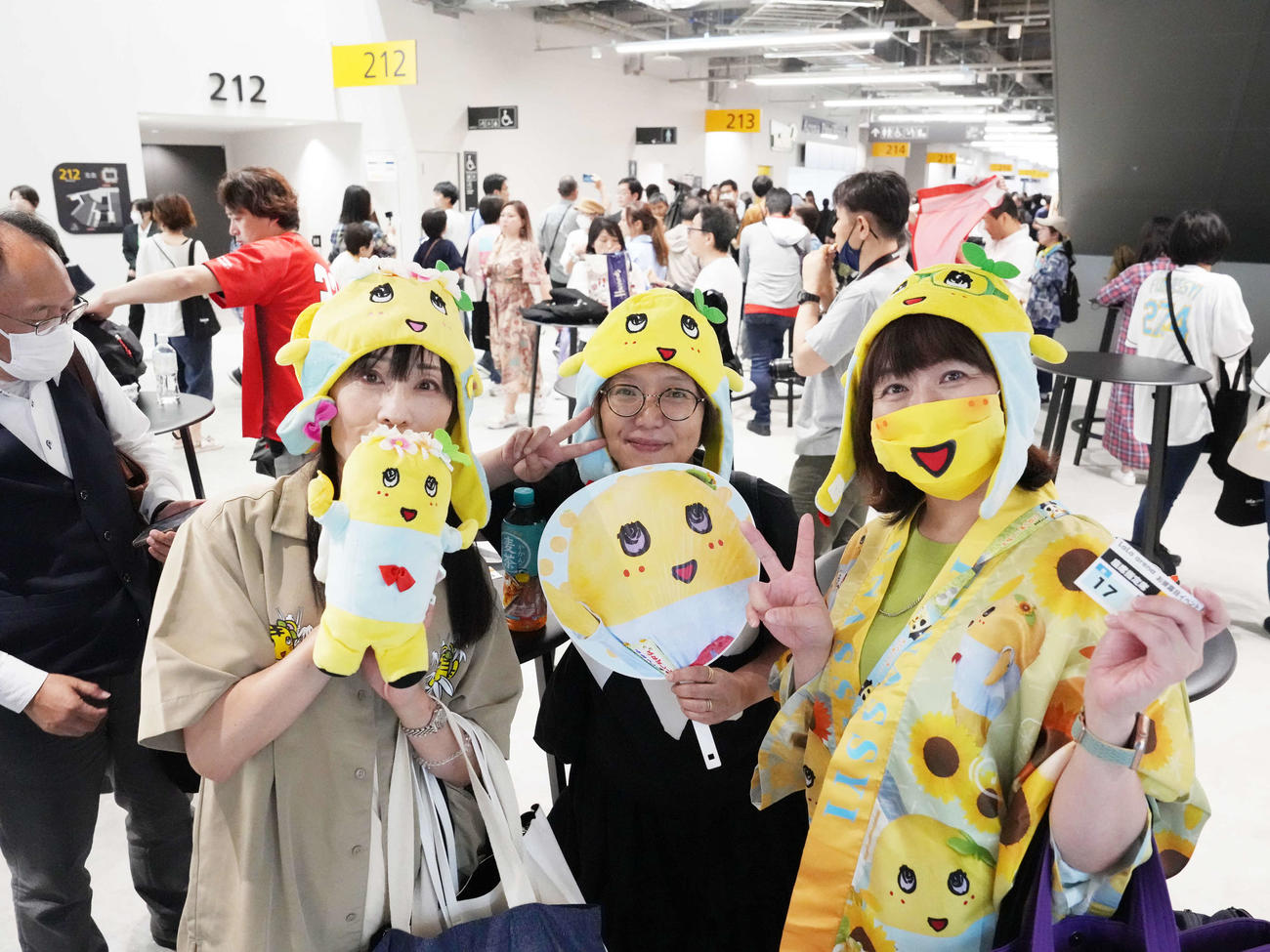 Lala arena TOKYOーBAYのお披露目イベントにはふなっしーの格好をした千葉ジェッツファンも詰め掛けた（撮影・小沢裕）