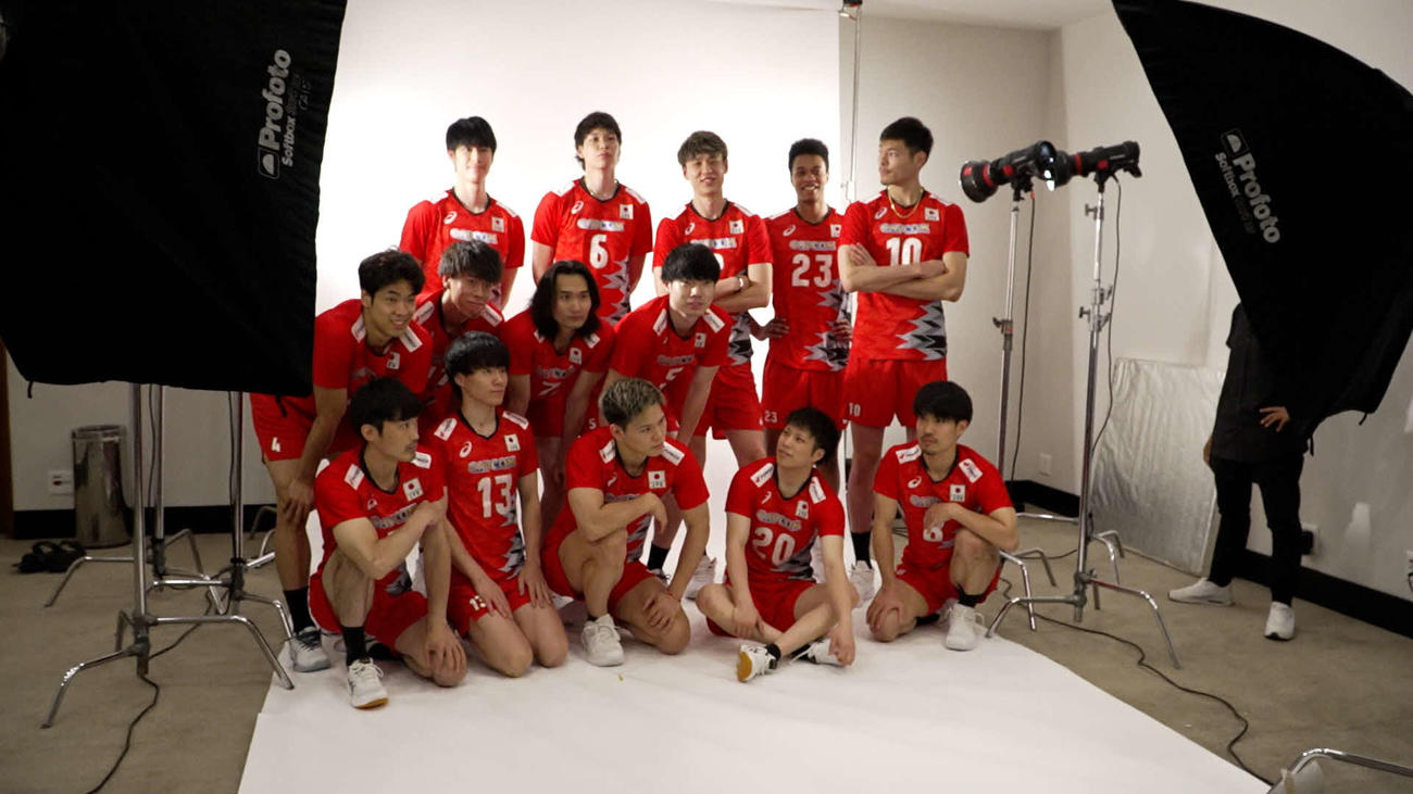 VNL公式撮影に参加する日本代表（C）JVA