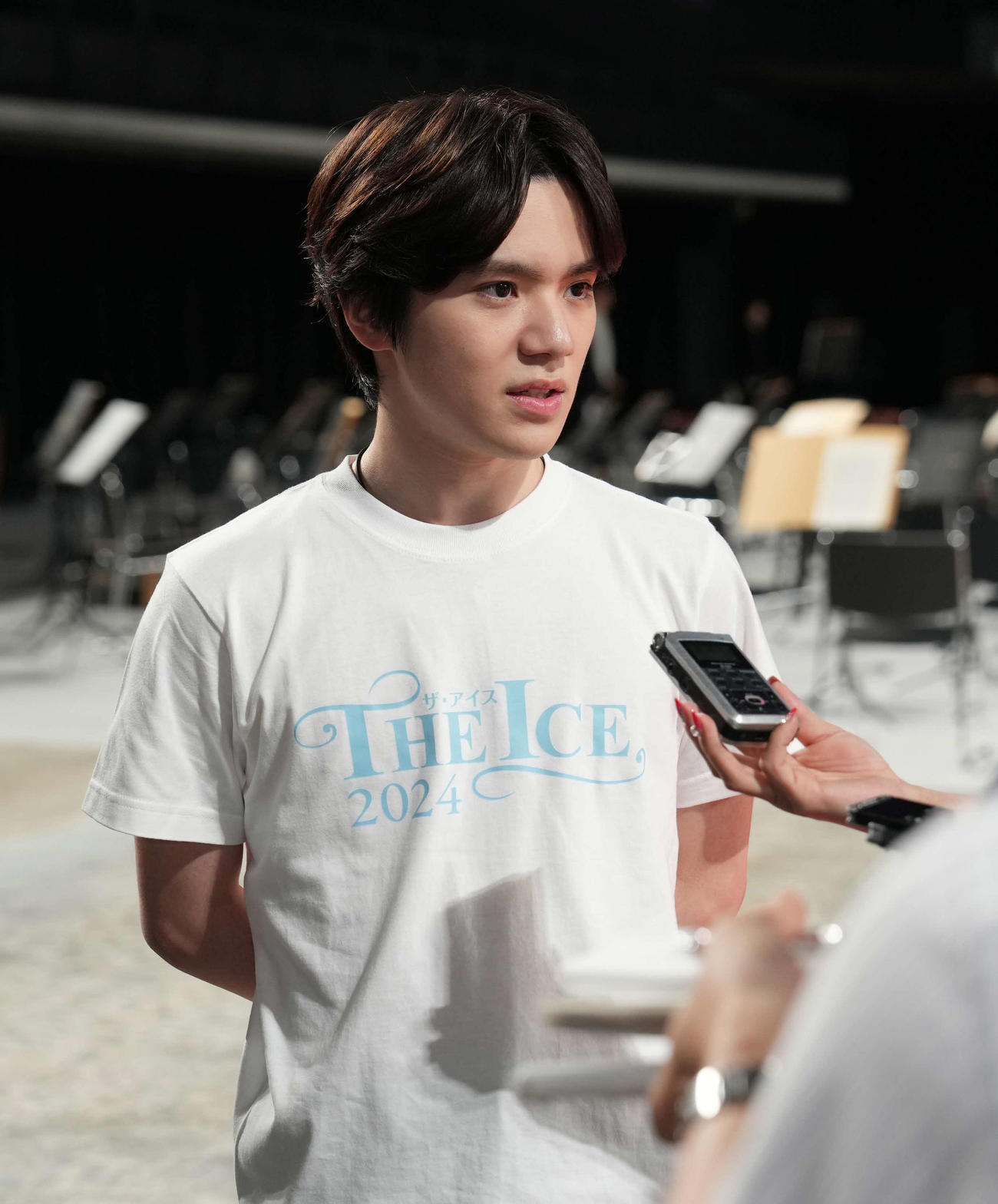 Lala arena TOKYOーBAYのお披露目イベントで囲み取材に臨むプロフィギュアスケーターの宇野さん（撮影・小沢裕）
