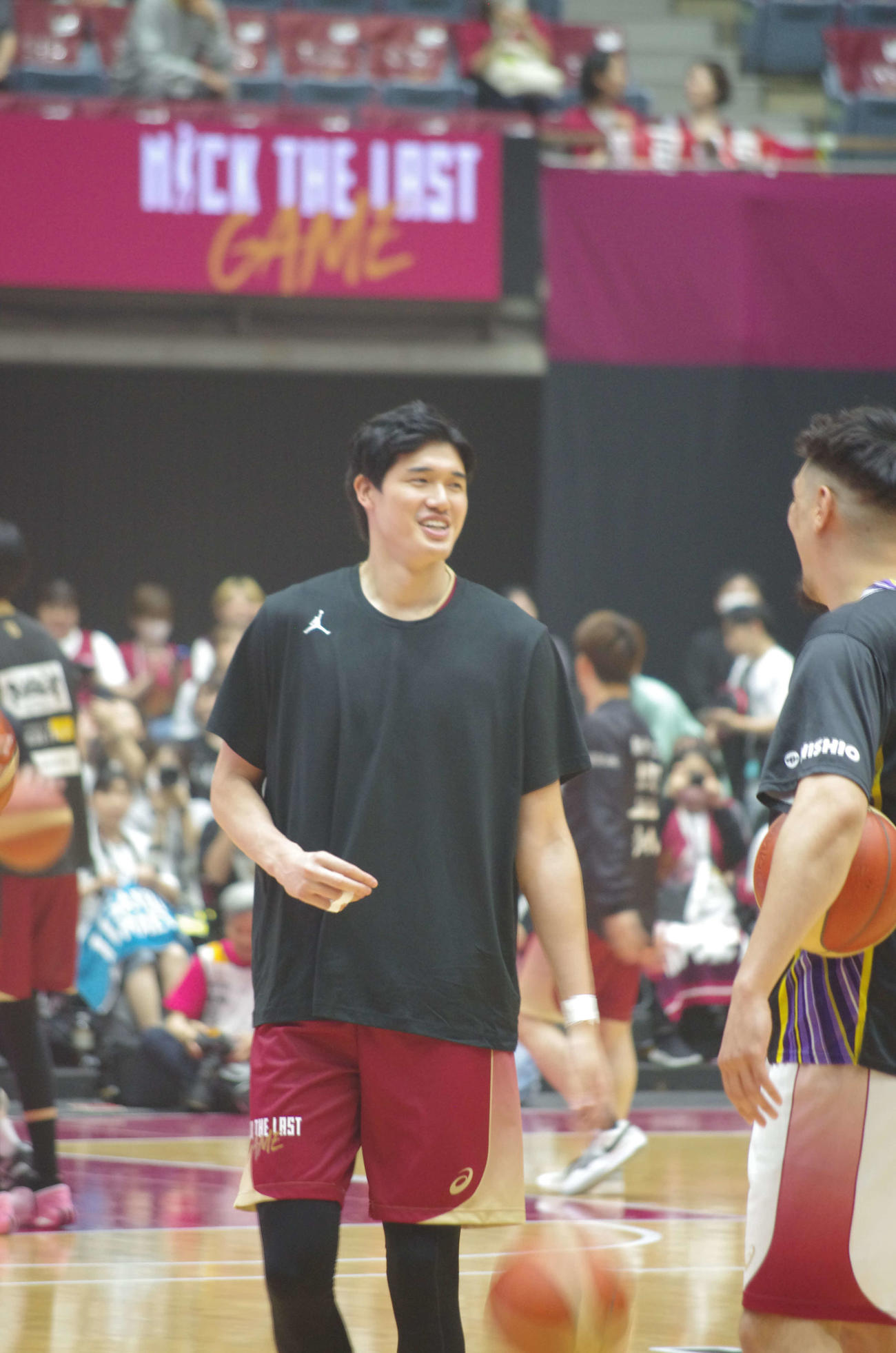 B1川崎ファジーカスの引退試合にサプライズ登場した渡辺雄太（撮影・奥岡幹浩）