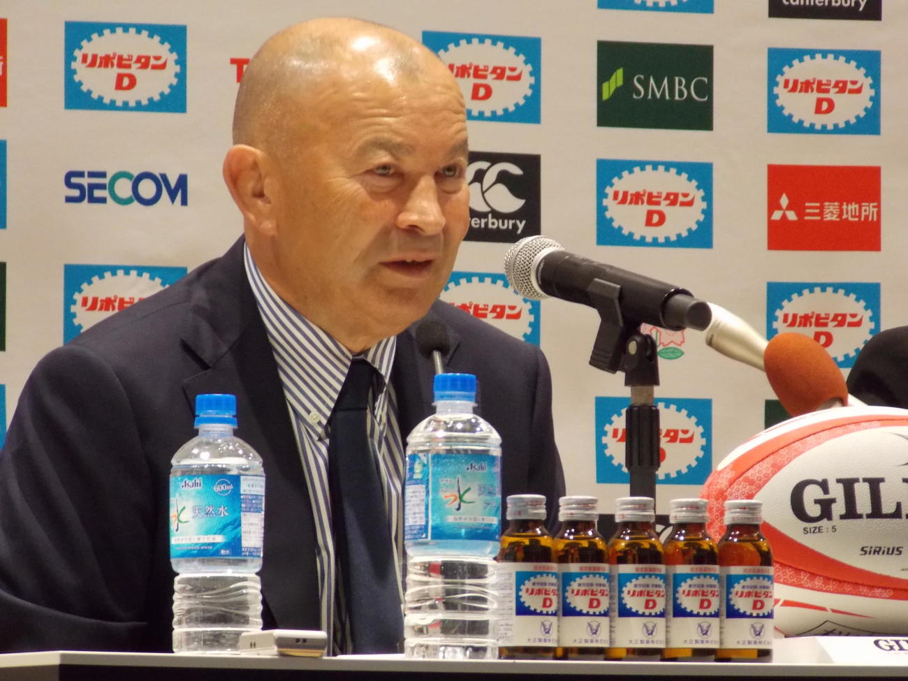日本代表宮崎合宿のメンバー発表会見で、思いを語るエディー・ジョーンズ・ヘッドコーチ（撮影・松本航）