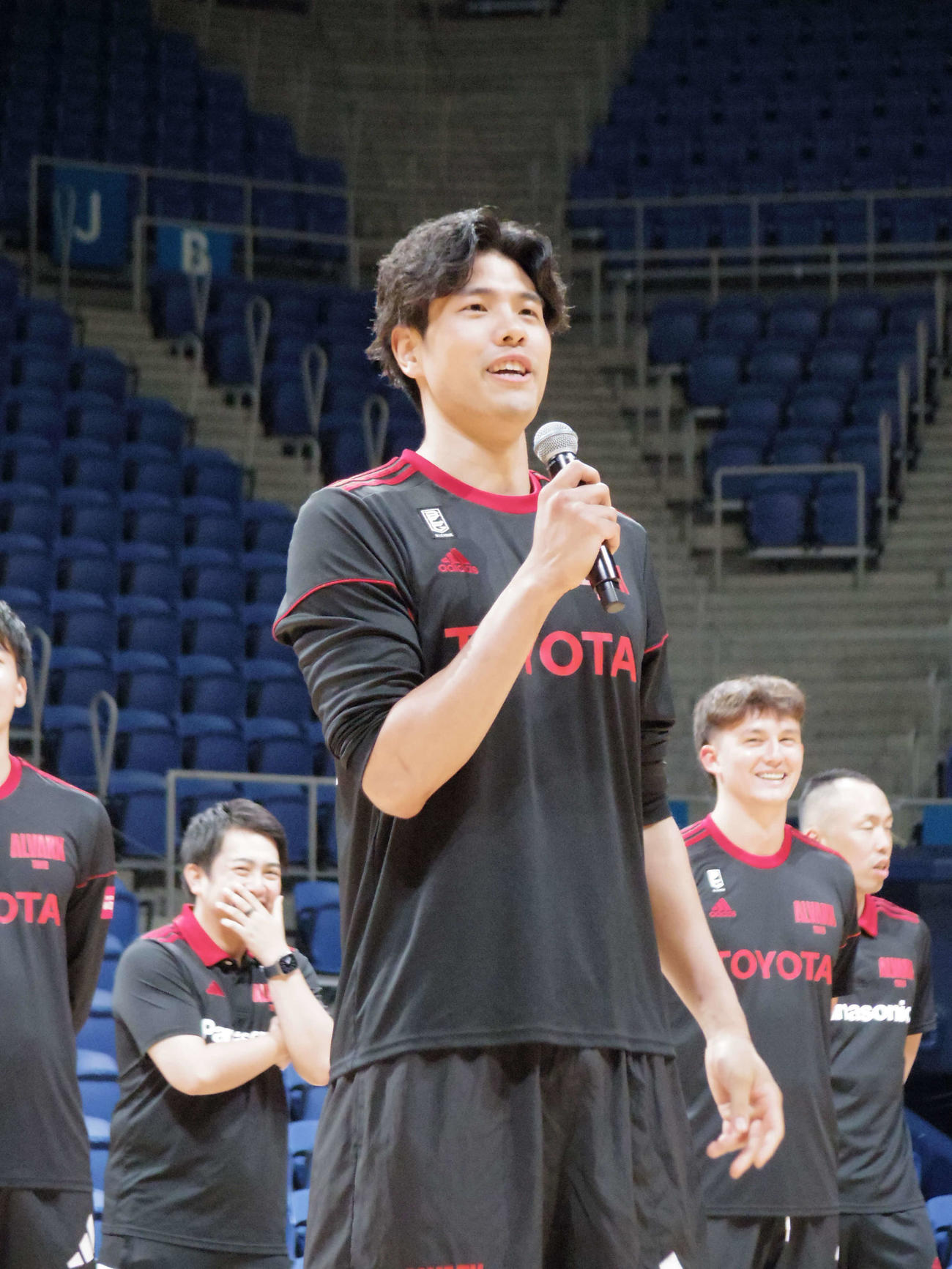 B1A東京を退団することになり、ファンに笑顔で別れを告げる吉井