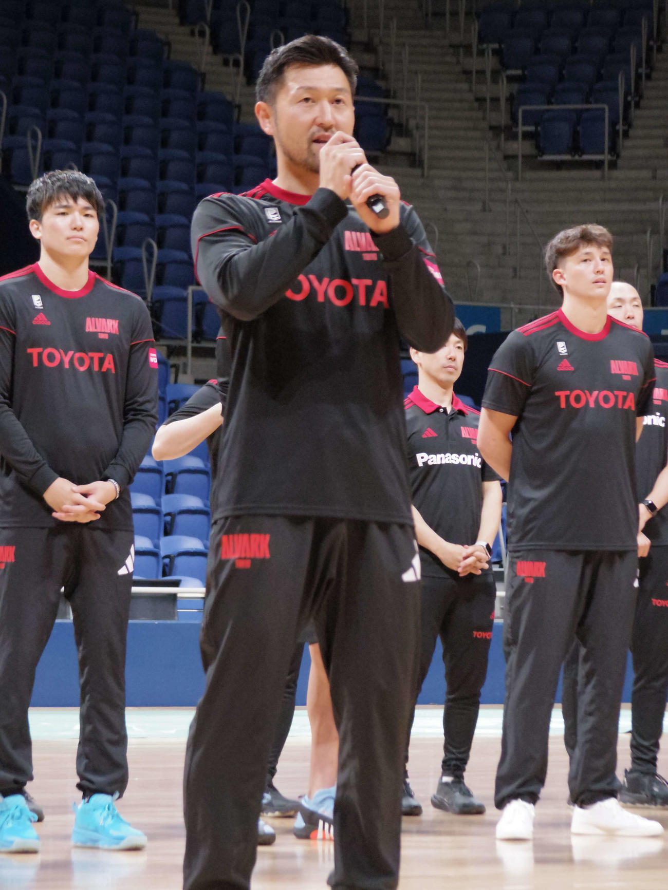 B1A東京を退団することになり、ファンにスピーチする橋本竜馬