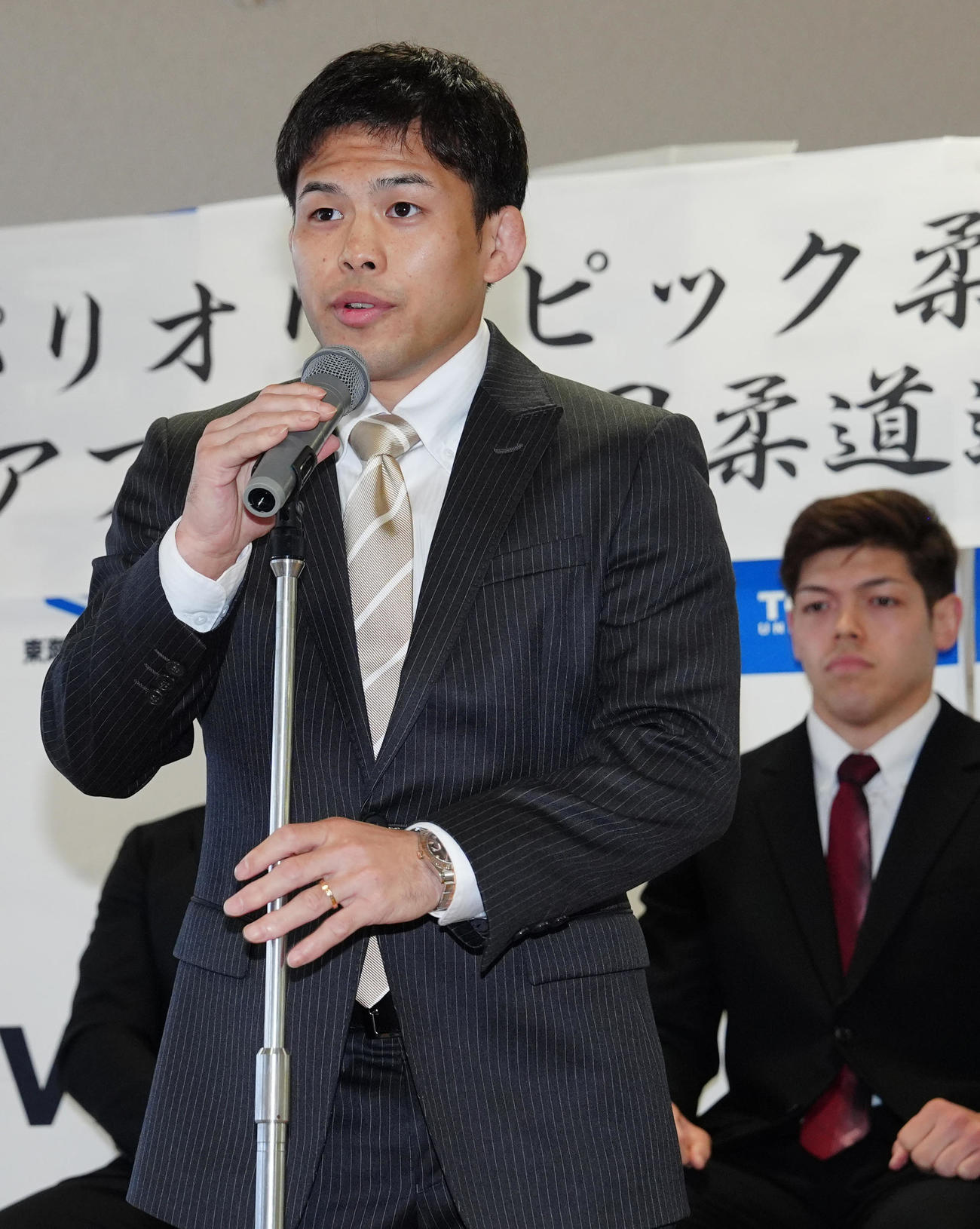パリ五輪に出場する東海大柔道部関係者の壮行会であいさつする男子日本代表の永山（撮影・江口和貴）