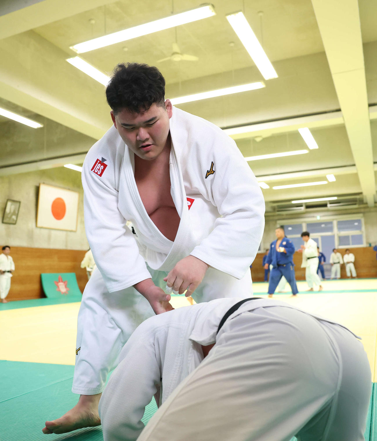 練習で汗を流す斉藤（左）（撮影・河田真司）