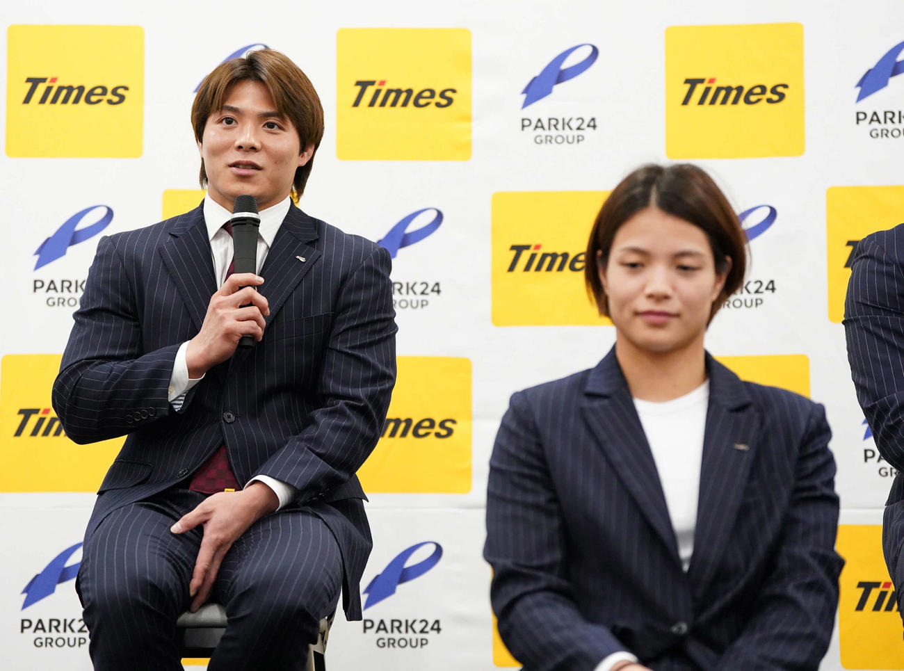 パリ五輪柔道日本代表内定選手壮行会に臨むパーク24所属の阿部一。手前右は阿部詩（撮影・小沢裕）