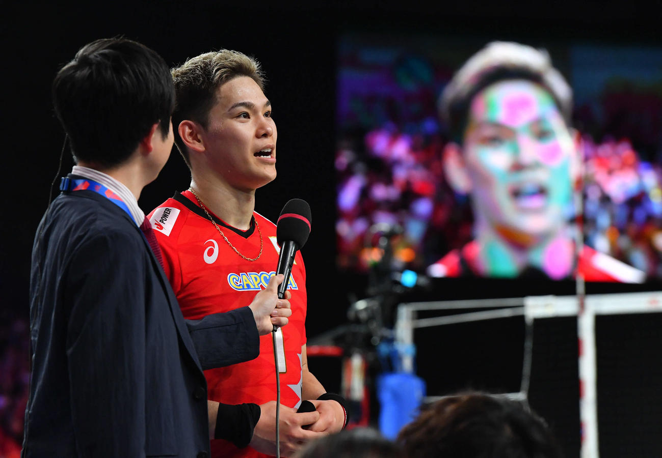 ネーションズリーグ　日本対ドイツ　試合後にインタビューを受ける西田（撮影・岩下翔太）