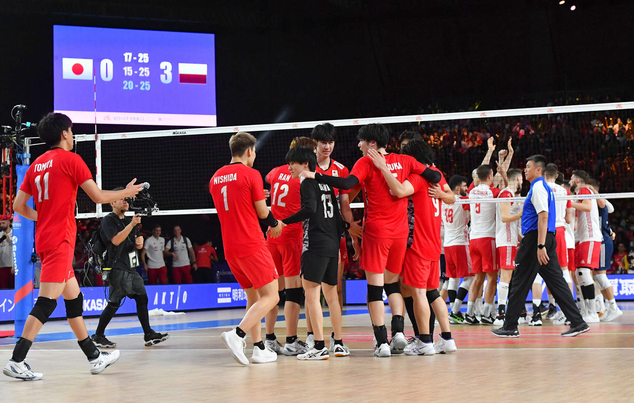 日本対ポーランド　ポーランドに敗れた日本代表（撮影・岩下翔太）