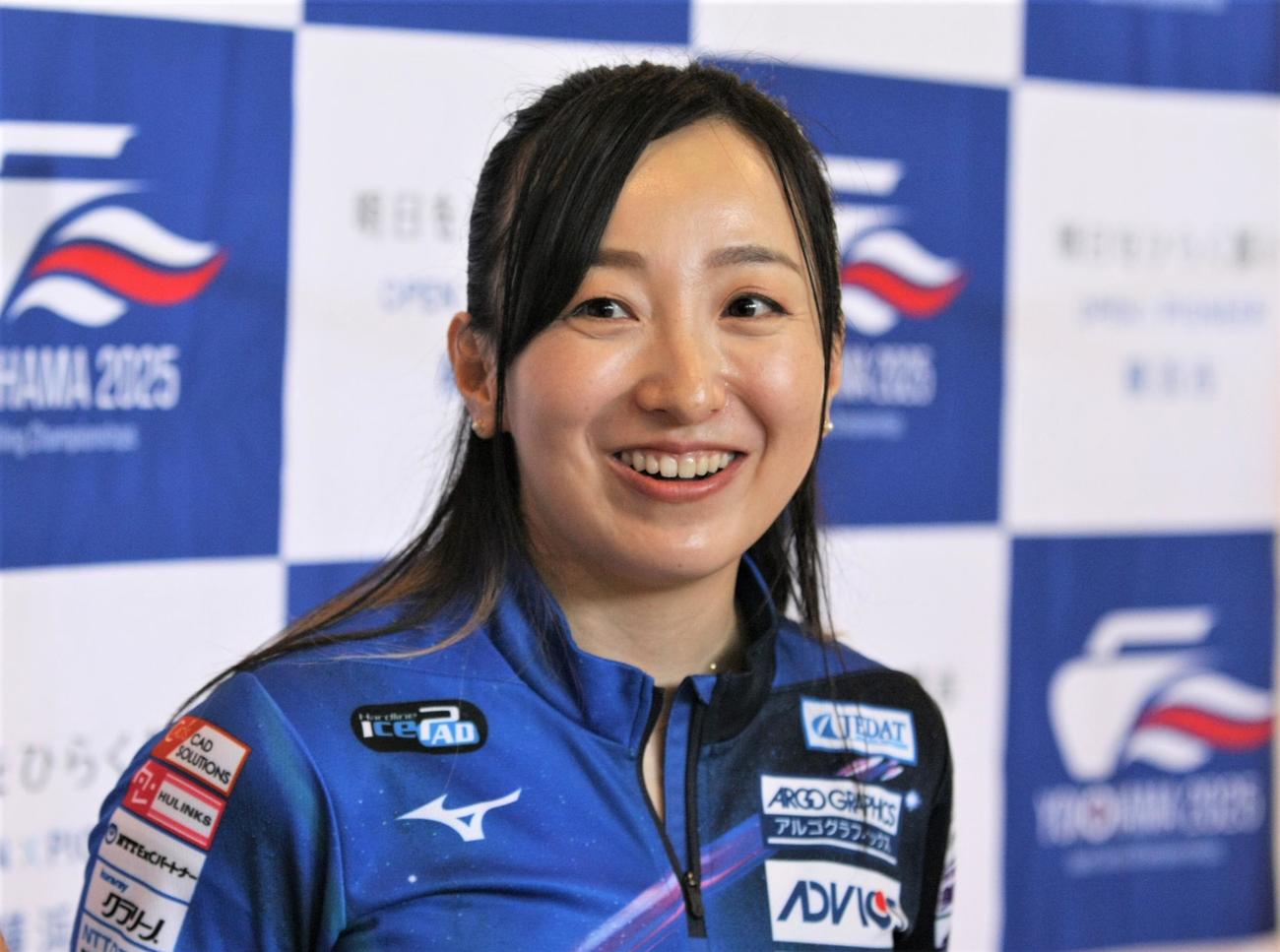 横浜市立元街小学校でカーリング教室を開いたロコ・ソラーレ藤沢（撮影・藤塚大輔）